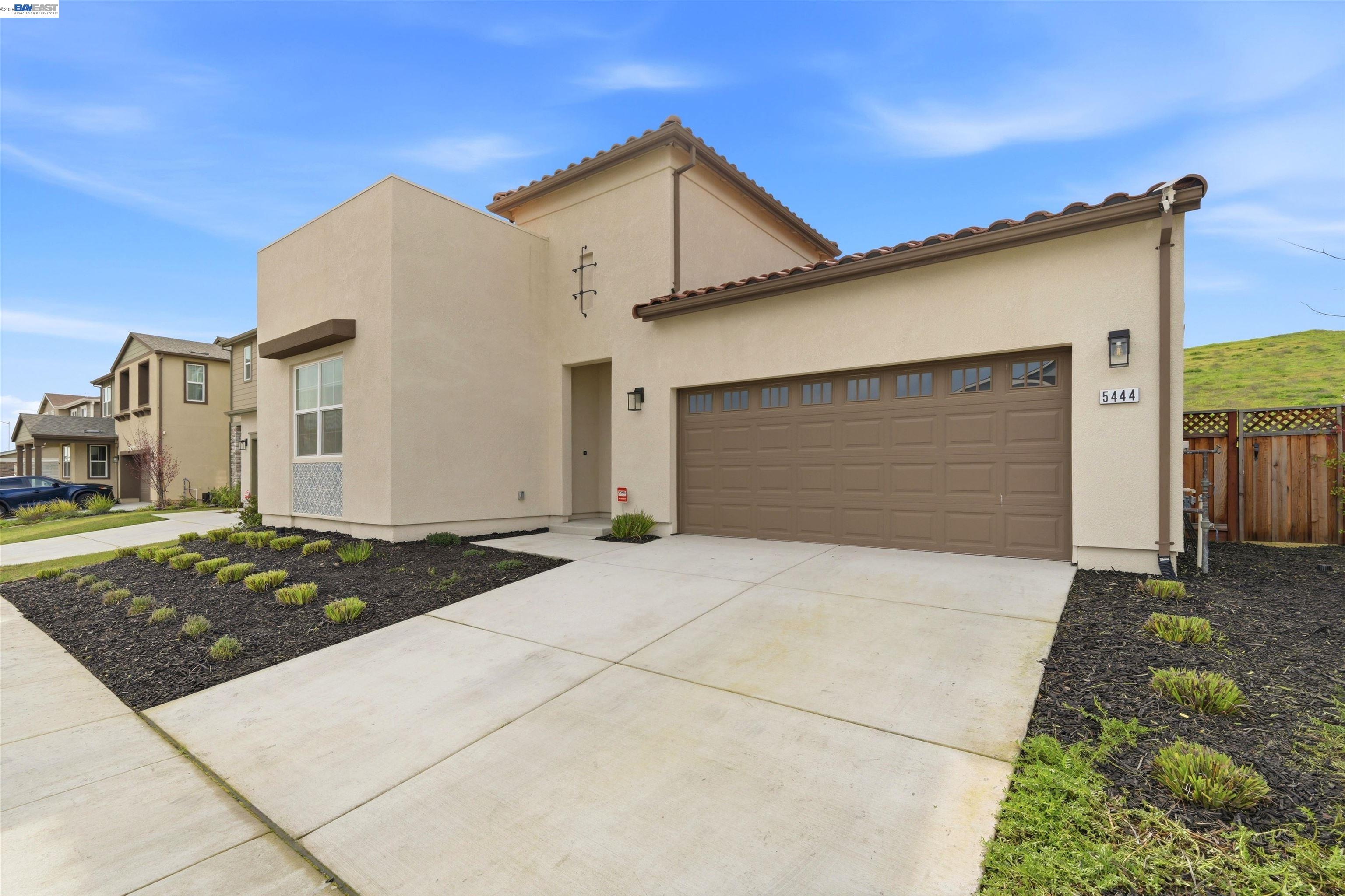Detail Gallery Image 3 of 39 For 5444 Gray Pine Way, Antioch,  CA 94531 - 4 Beds | 3/1 Baths