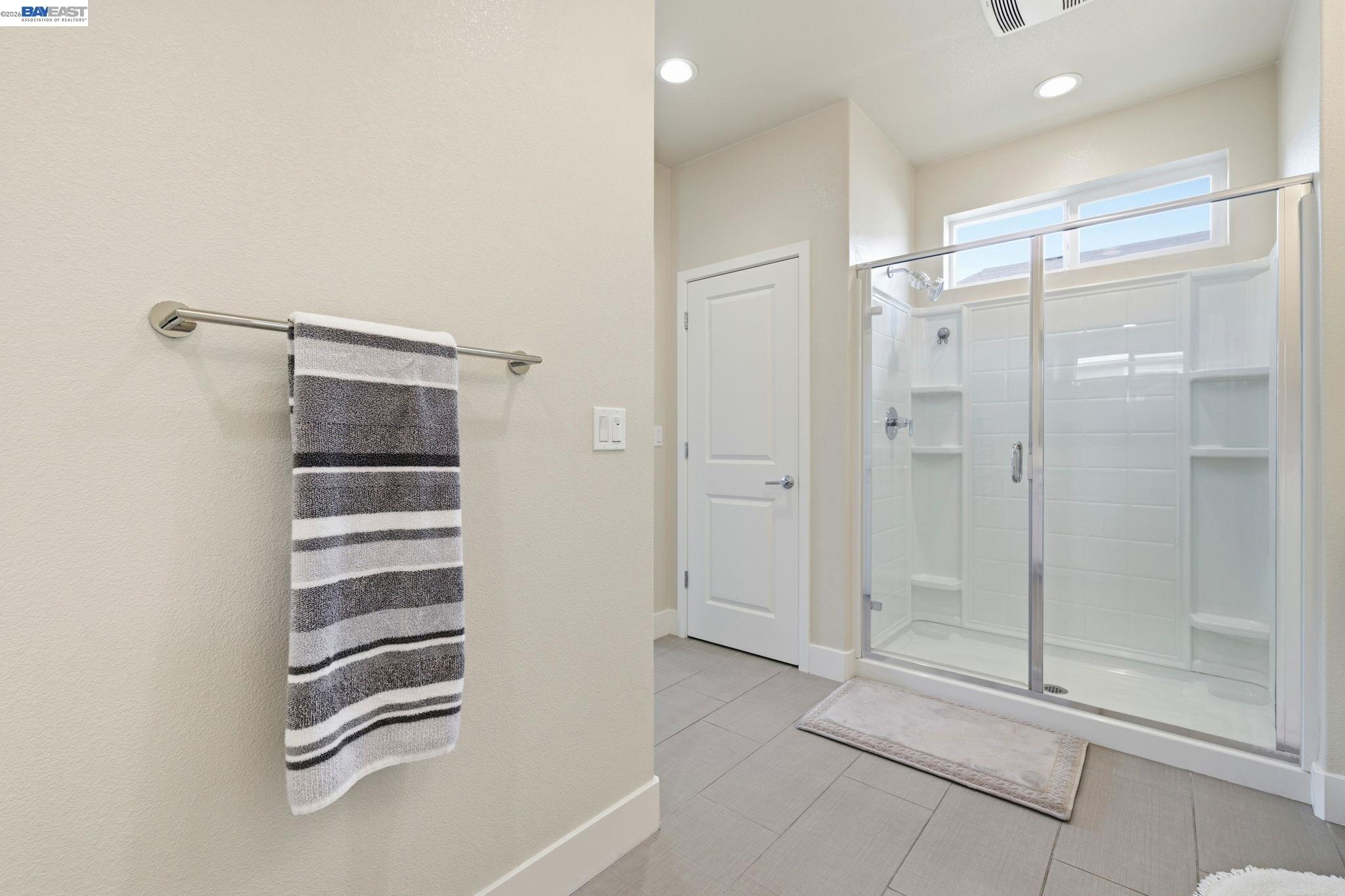 Detail Gallery Image 32 of 39 For 5444 Gray Pine Way, Antioch,  CA 94531 - 4 Beds | 3/1 Baths