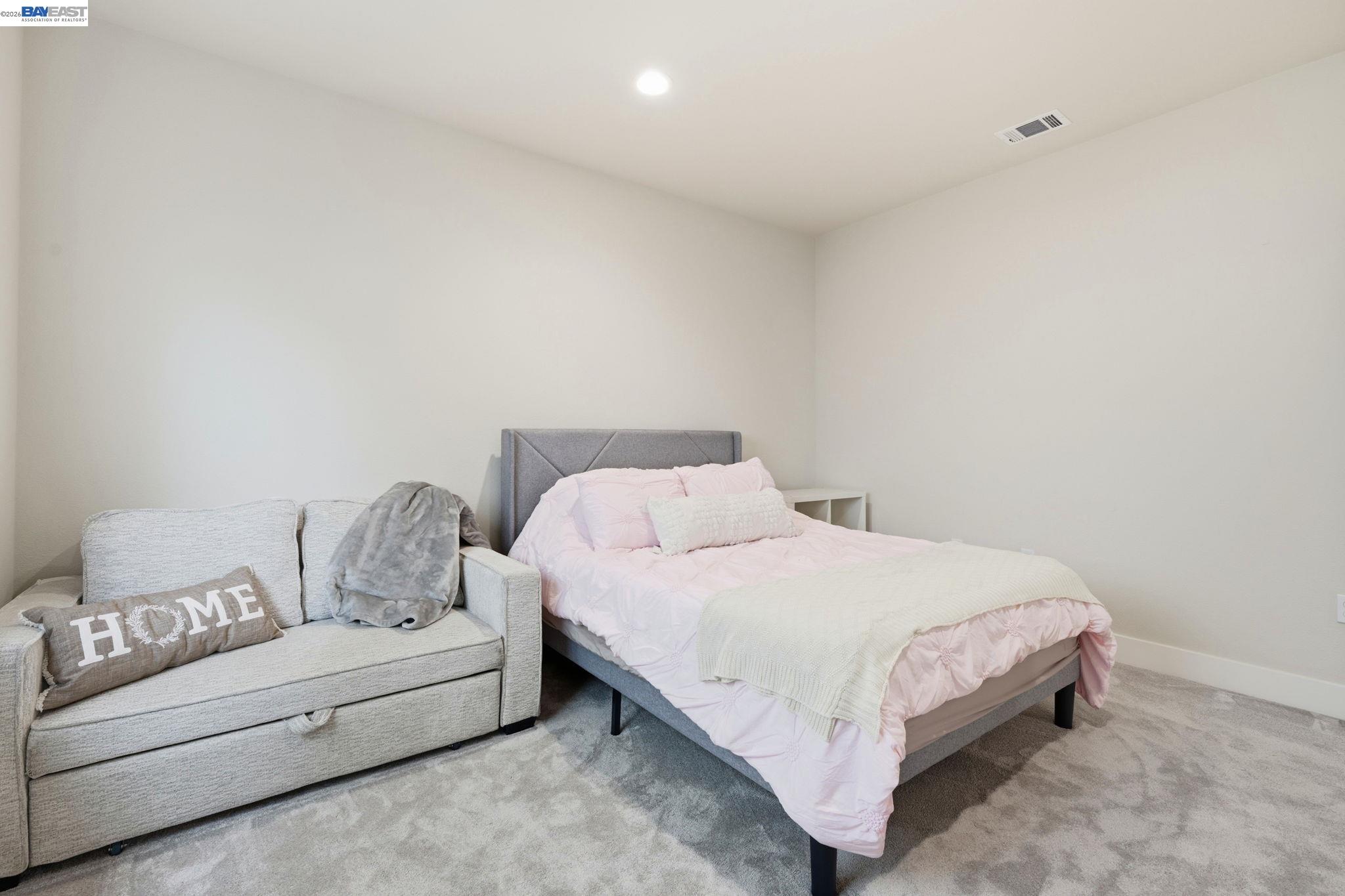 Detail Gallery Image 10 of 39 For 5444 Gray Pine Way, Antioch,  CA 94531 - 4 Beds | 3/1 Baths