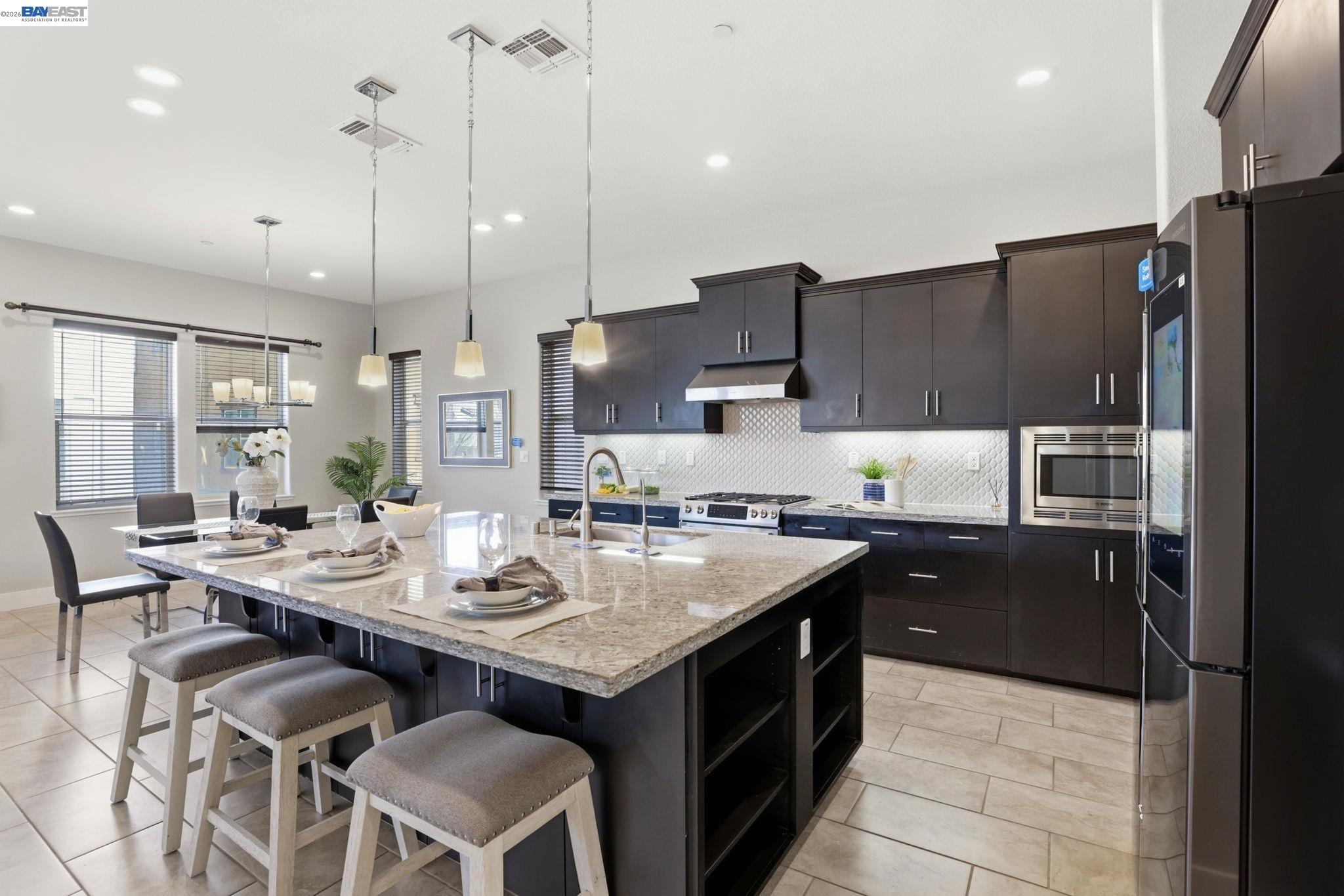 Detail Gallery Image 15 of 56 For 1380 Brookline Loop, Pleasanton,  CA 94566 - 3 Beds | 2/2 Baths