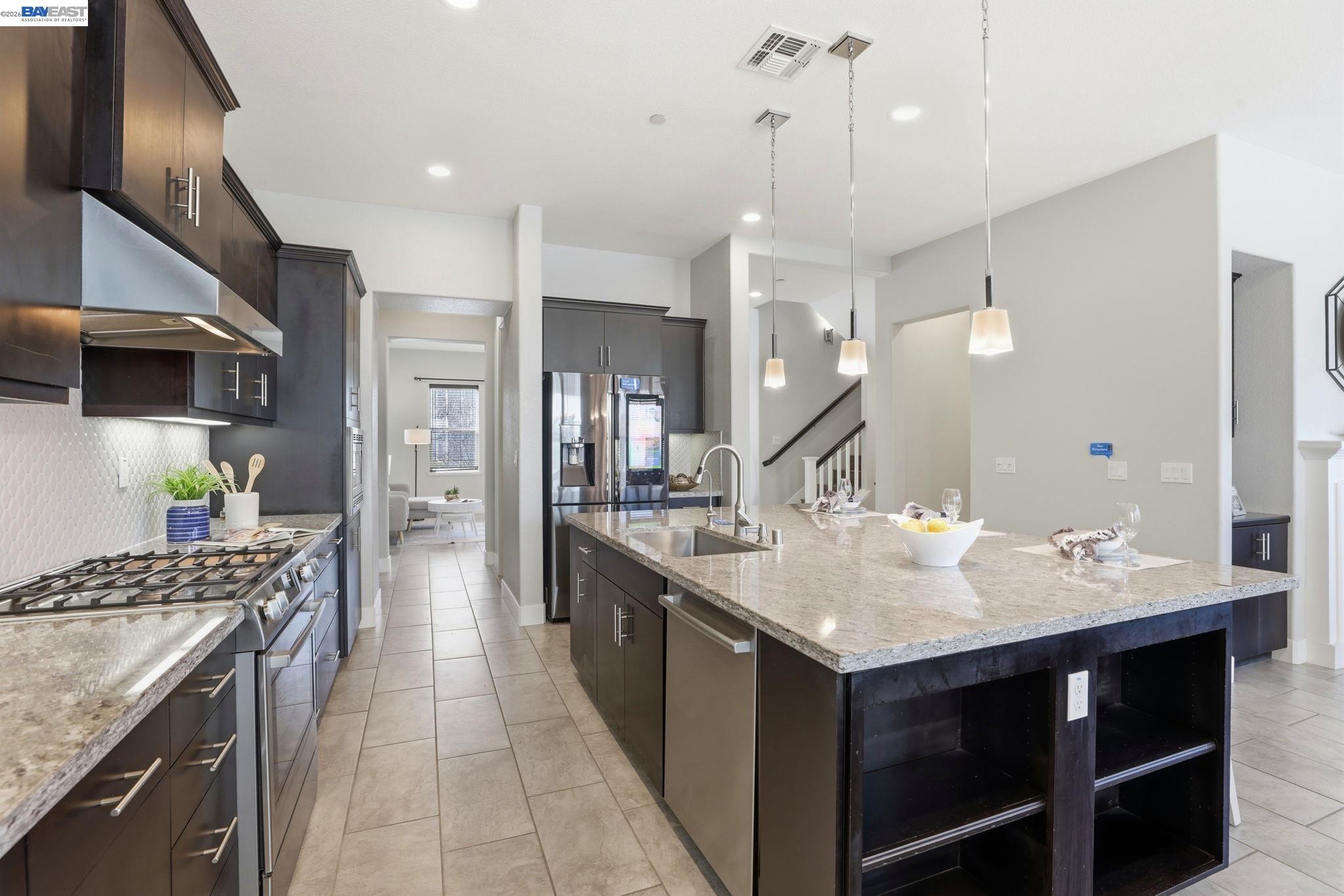 Detail Gallery Image 16 of 56 For 1380 Brookline Loop, Pleasanton,  CA 94566 - 3 Beds | 2/2 Baths