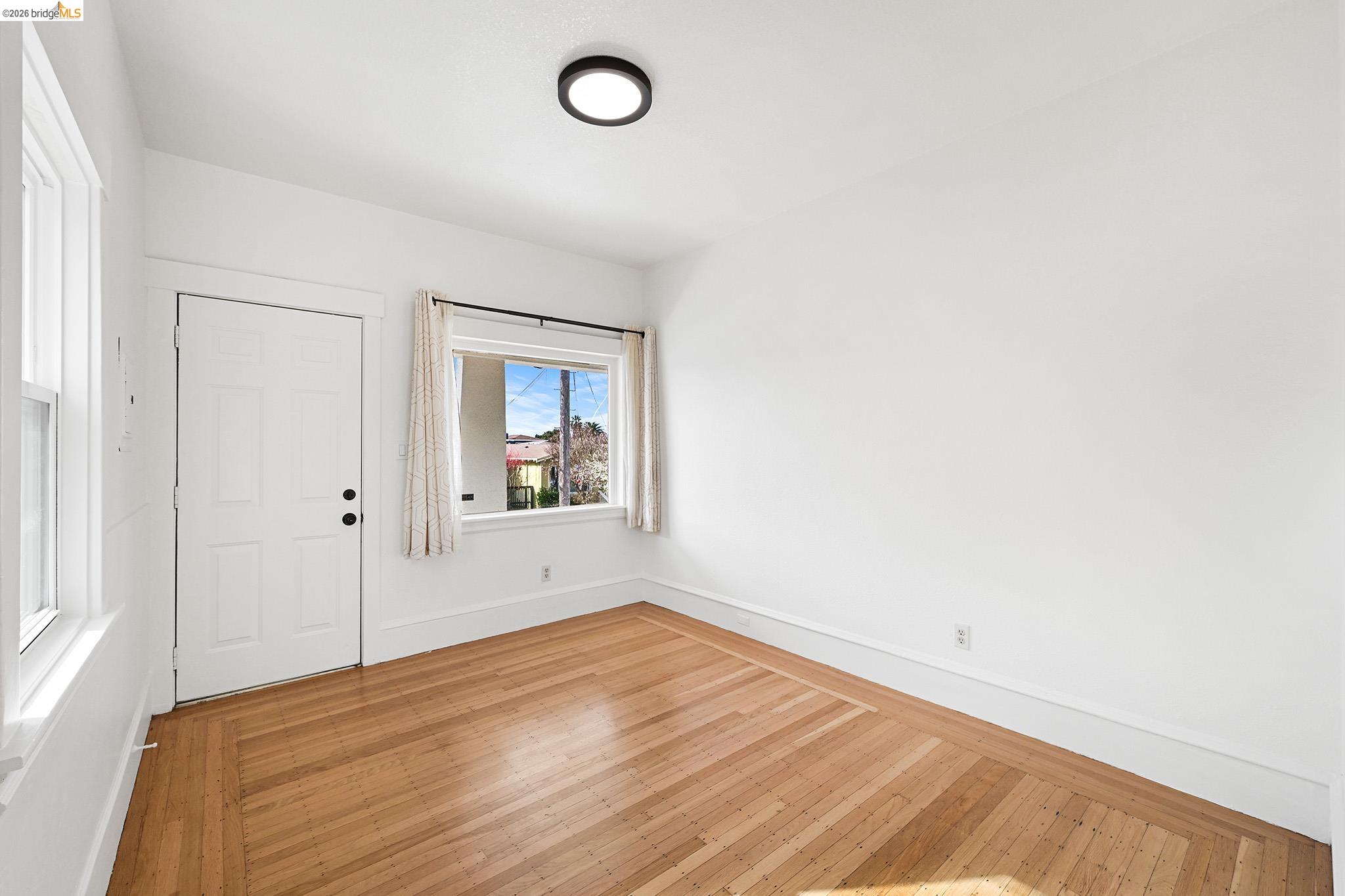 Detail Gallery Image 11 of 22 For 814 46th St, Oakland,  CA 94608 - – Beds | – Baths