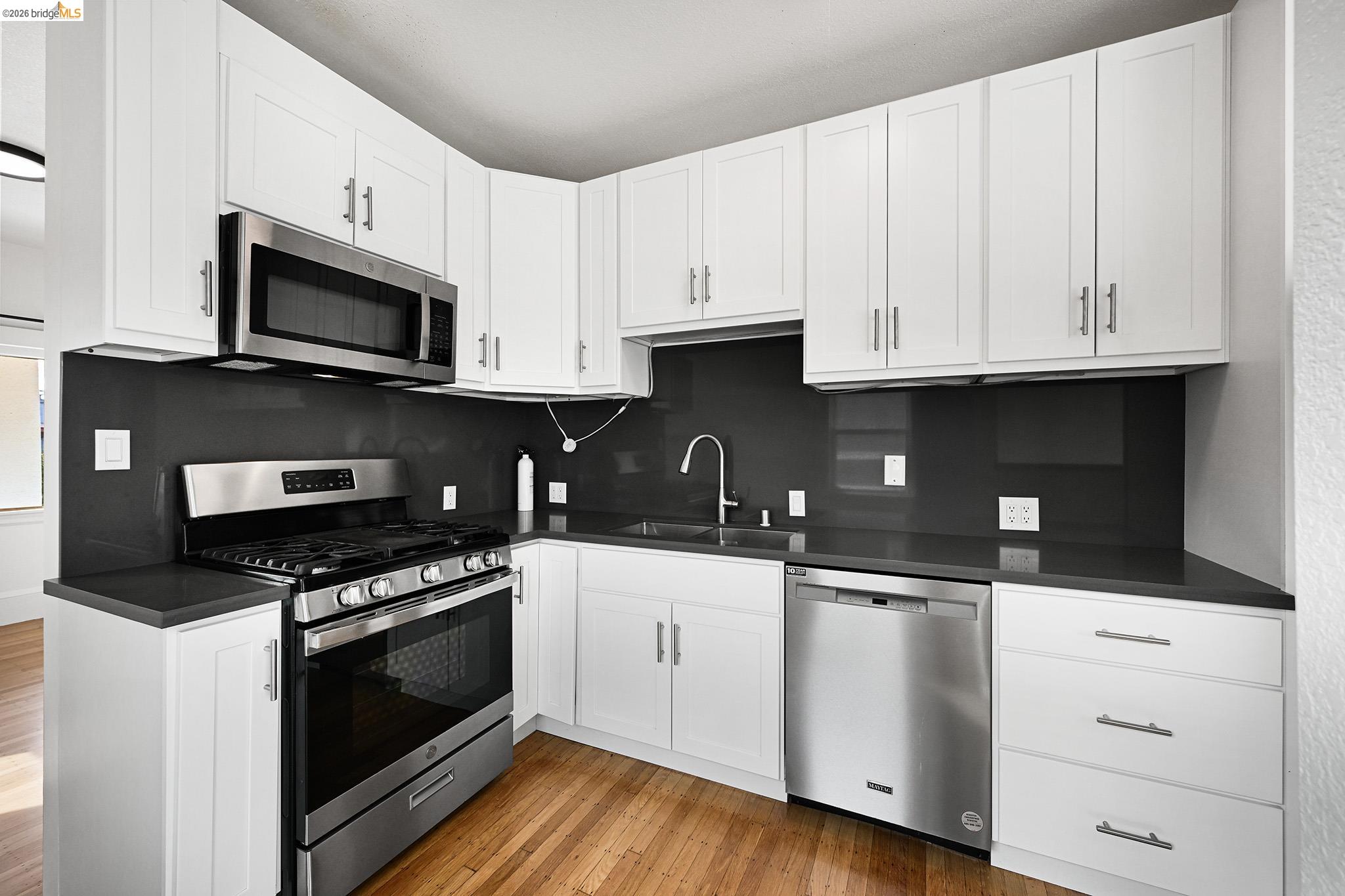 Detail Gallery Image 12 of 22 For 814 46th St, Oakland,  CA 94608 - – Beds | – Baths