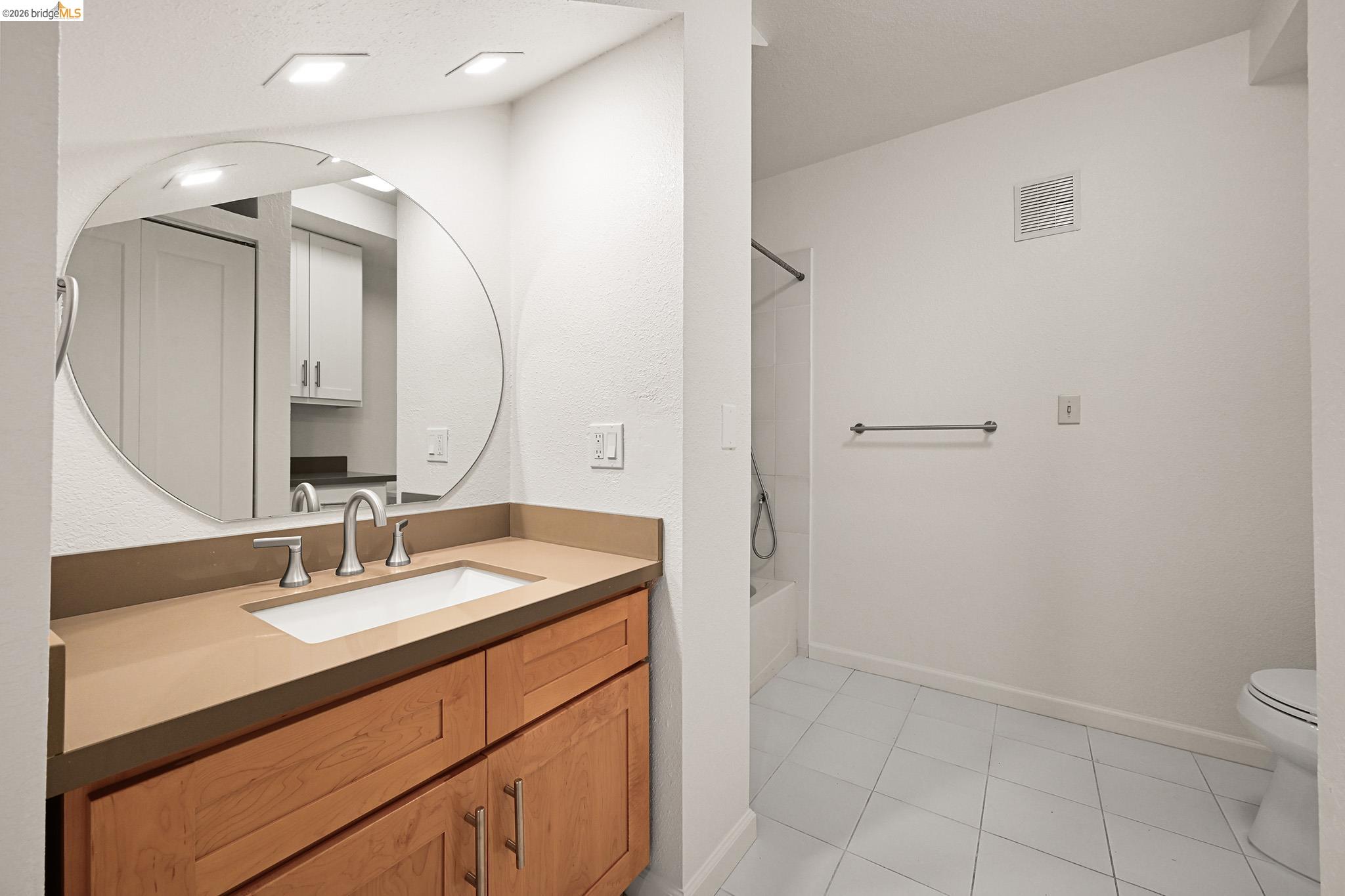 Detail Gallery Image 18 of 22 For 814 46th St, Oakland,  CA 94608 - – Beds | – Baths