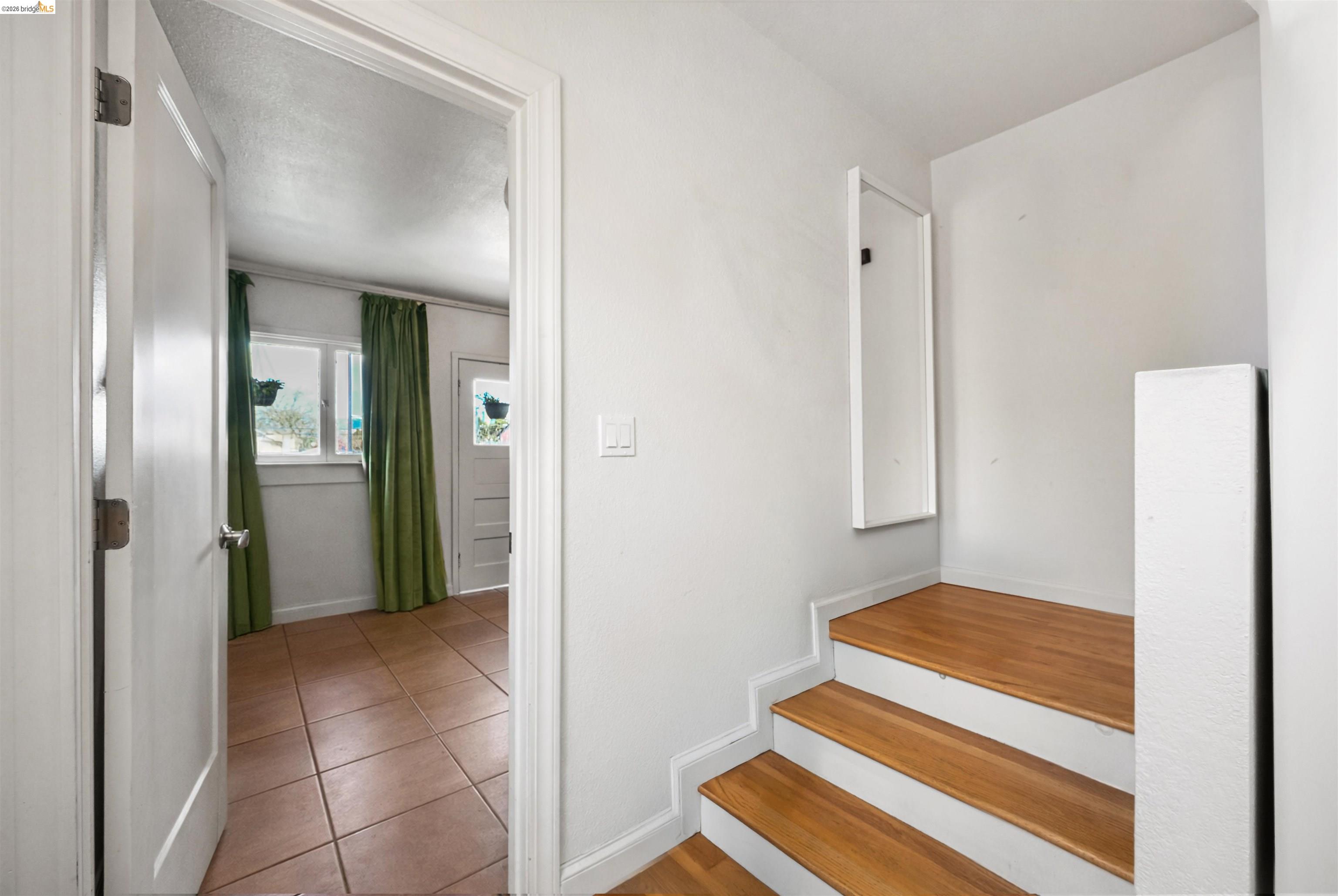 Detail Gallery Image 5 of 22 For 814 46th St, Oakland,  CA 94608 - – Beds | – Baths