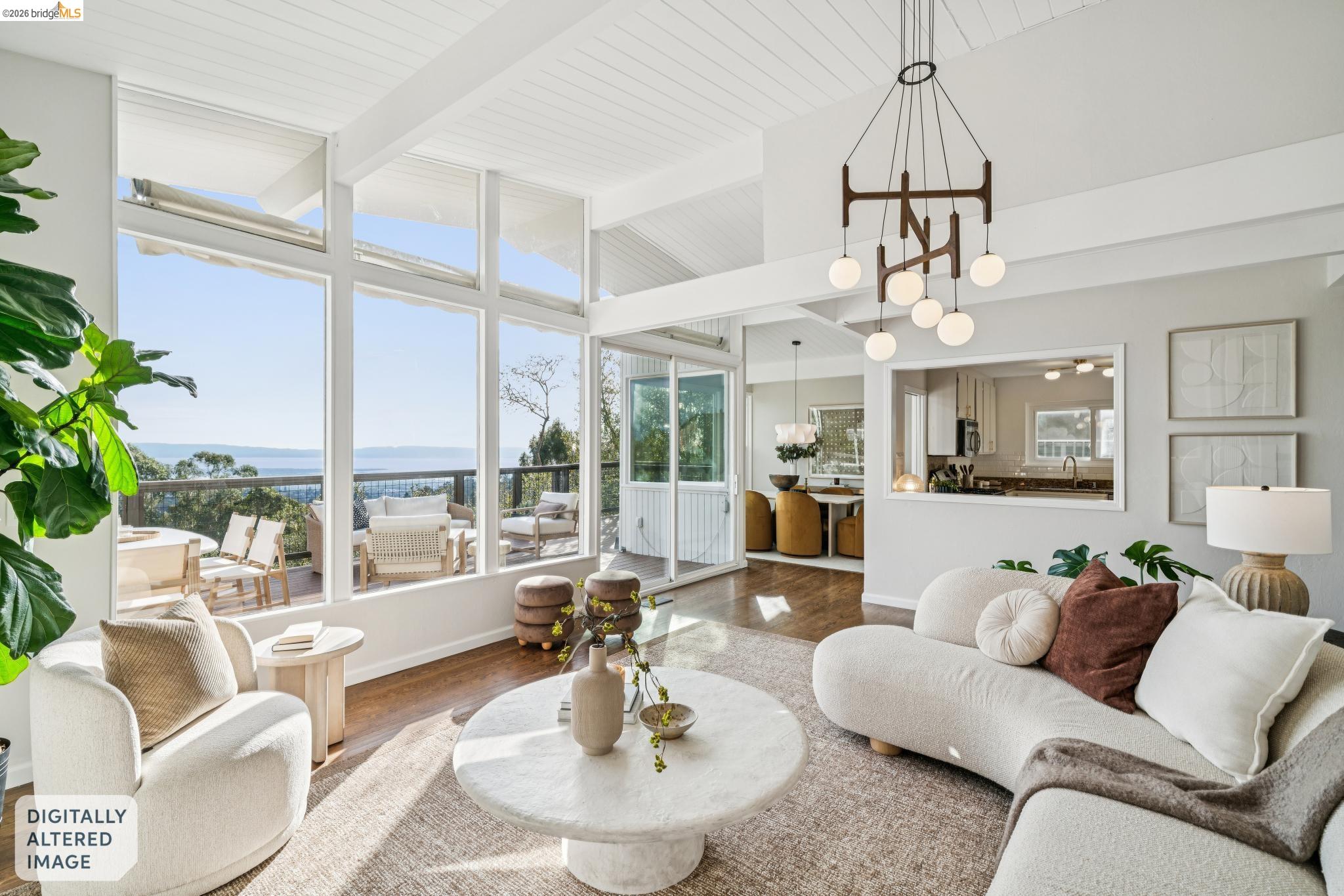 Detail Gallery Image 11 of 60 For 1925 Manzanita Dr, Oakland,  CA 94611 - 3 Beds | 2/1 Baths