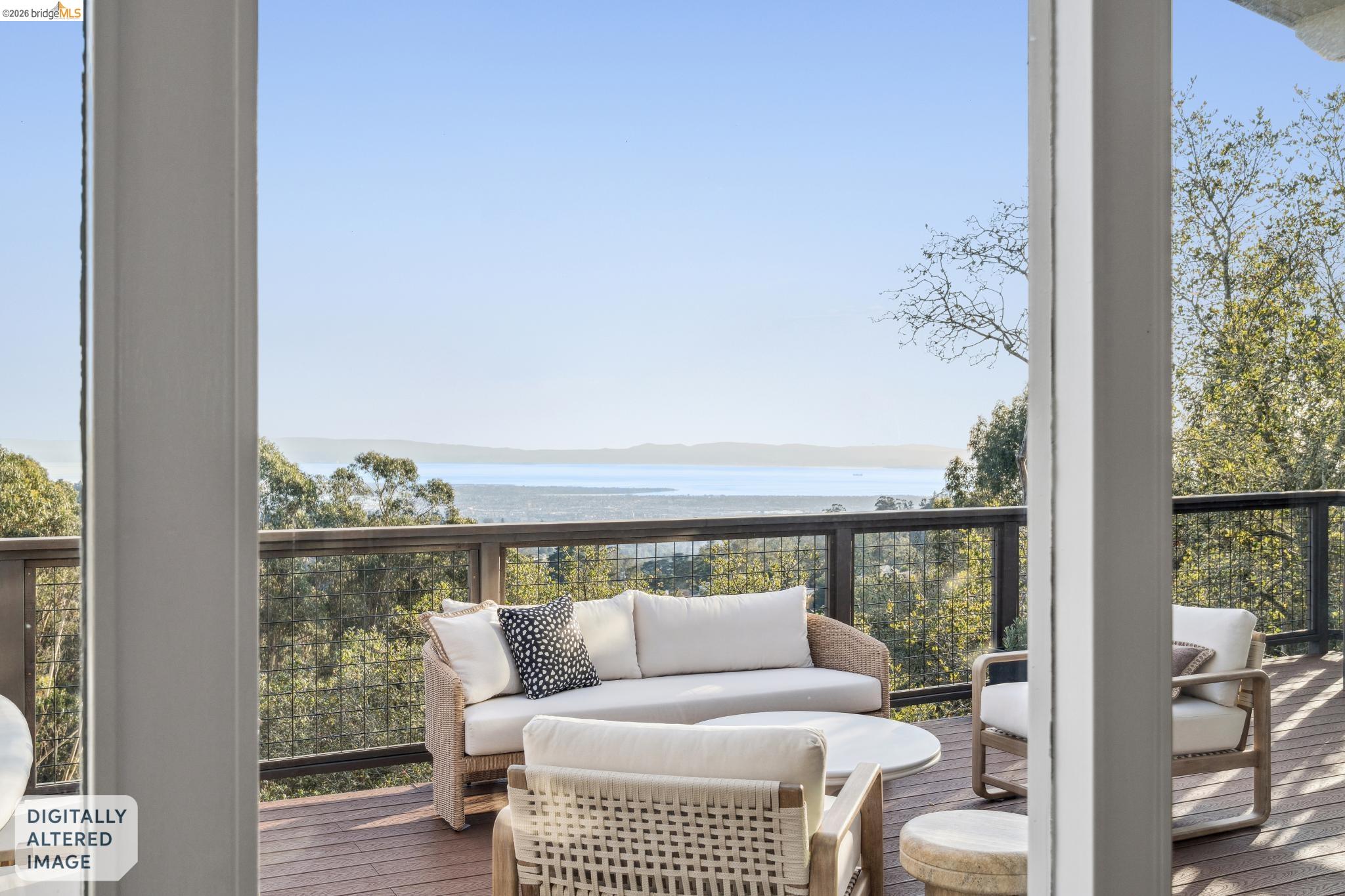 Detail Gallery Image 13 of 60 For 1925 Manzanita Dr, Oakland,  CA 94611 - 3 Beds | 2/1 Baths