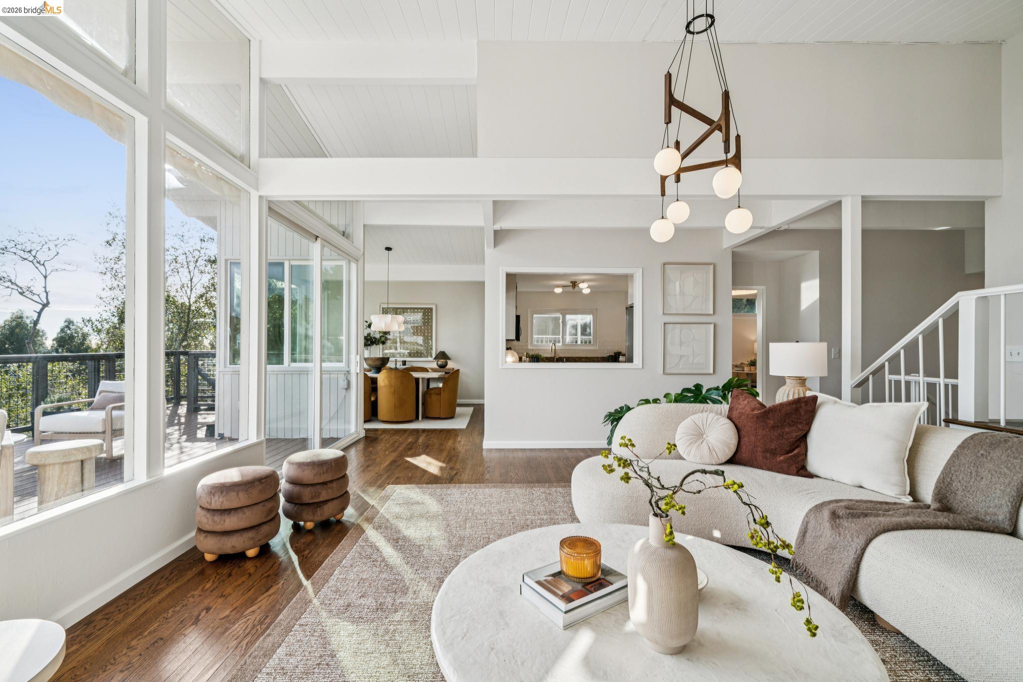 Detail Gallery Image 19 of 60 For 1925 Manzanita Dr, Oakland,  CA 94611 - 3 Beds | 2/1 Baths