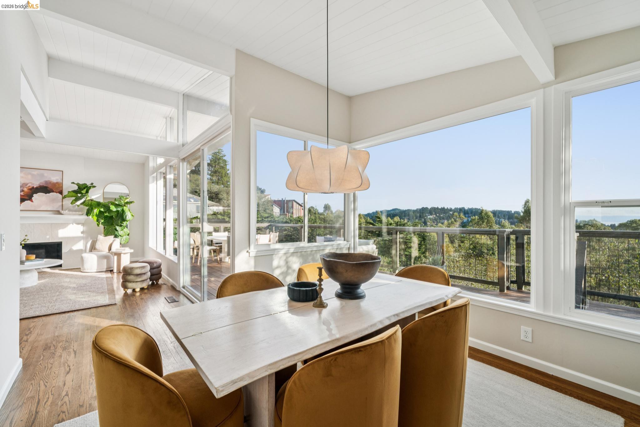 Detail Gallery Image 21 of 60 For 1925 Manzanita Dr, Oakland,  CA 94611 - 3 Beds | 2/1 Baths