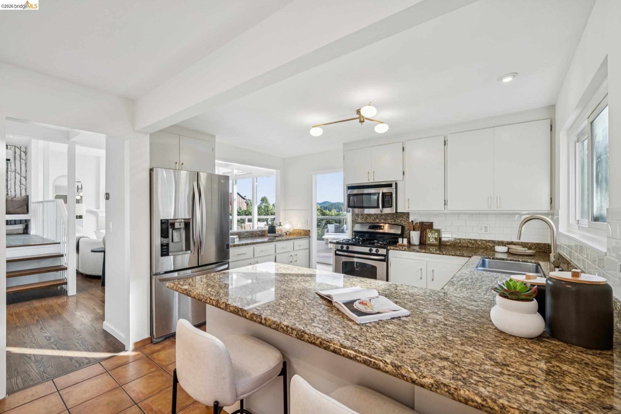 Detail Gallery Image 25 of 60 For 1925 Manzanita Dr, Oakland,  CA 94611 - 3 Beds | 2/1 Baths