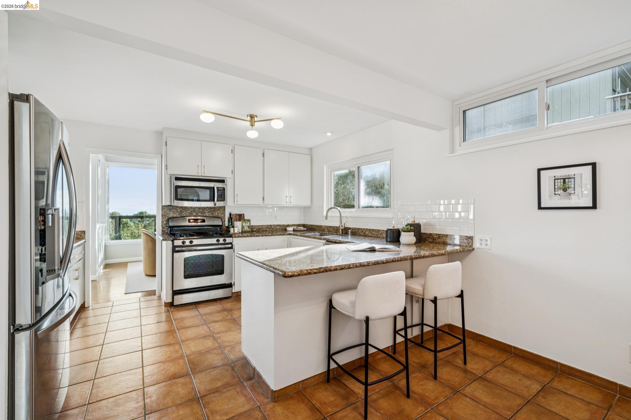 Detail Gallery Image 26 of 60 For 1925 Manzanita Dr, Oakland,  CA 94611 - 3 Beds | 2/1 Baths