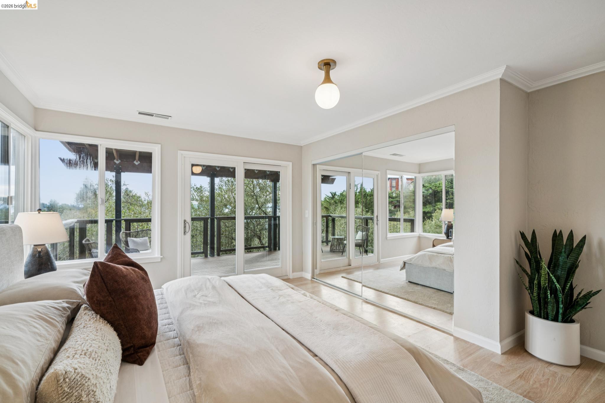 Detail Gallery Image 28 of 60 For 1925 Manzanita Dr, Oakland,  CA 94611 - 3 Beds | 2/1 Baths