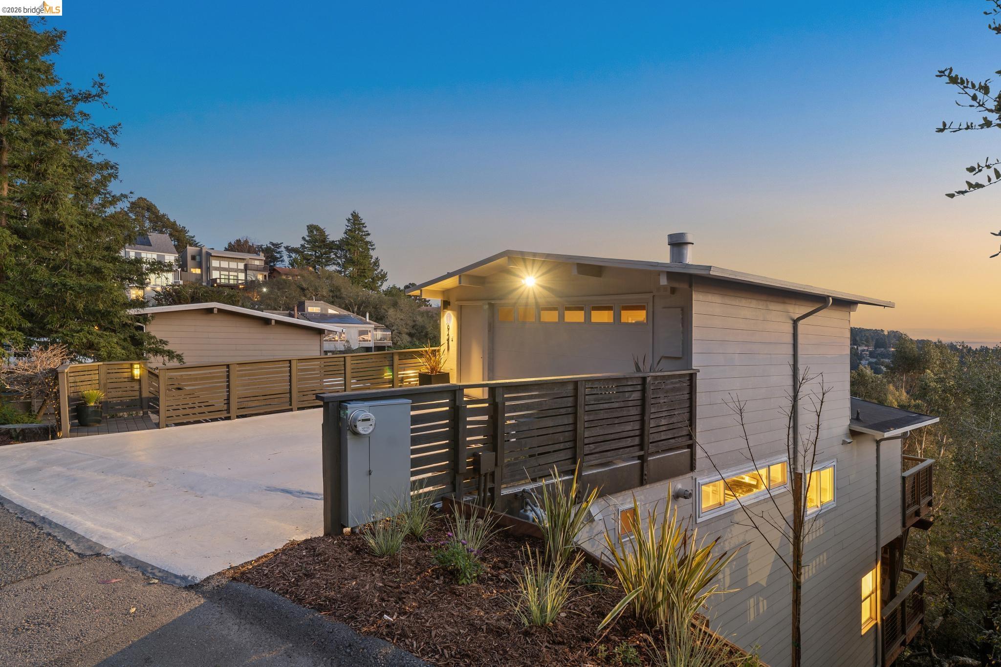 Detail Gallery Image 44 of 60 For 1925 Manzanita Dr, Oakland,  CA 94611 - 3 Beds | 2/1 Baths