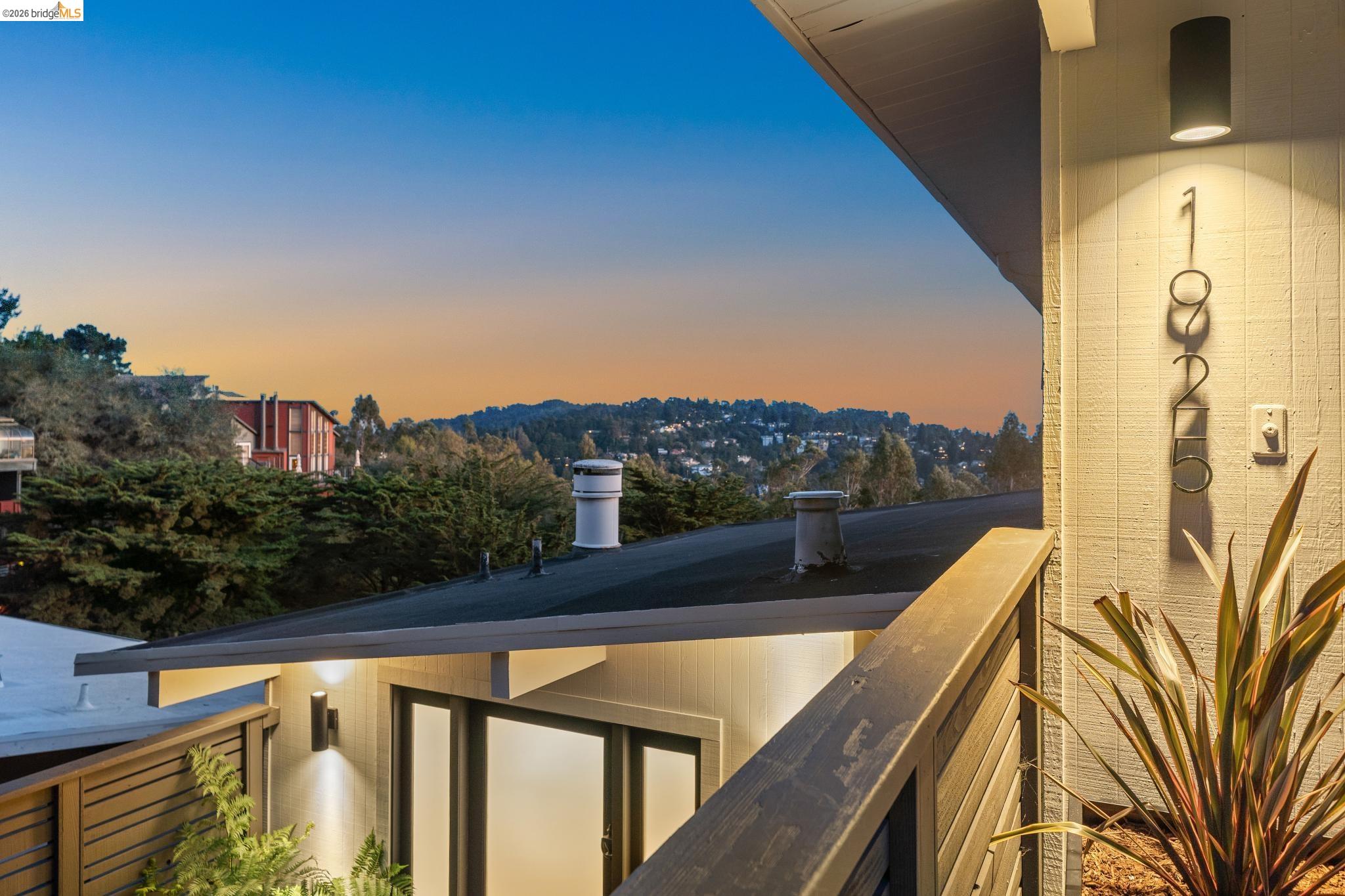 Detail Gallery Image 45 of 60 For 1925 Manzanita Dr, Oakland,  CA 94611 - 3 Beds | 2/1 Baths