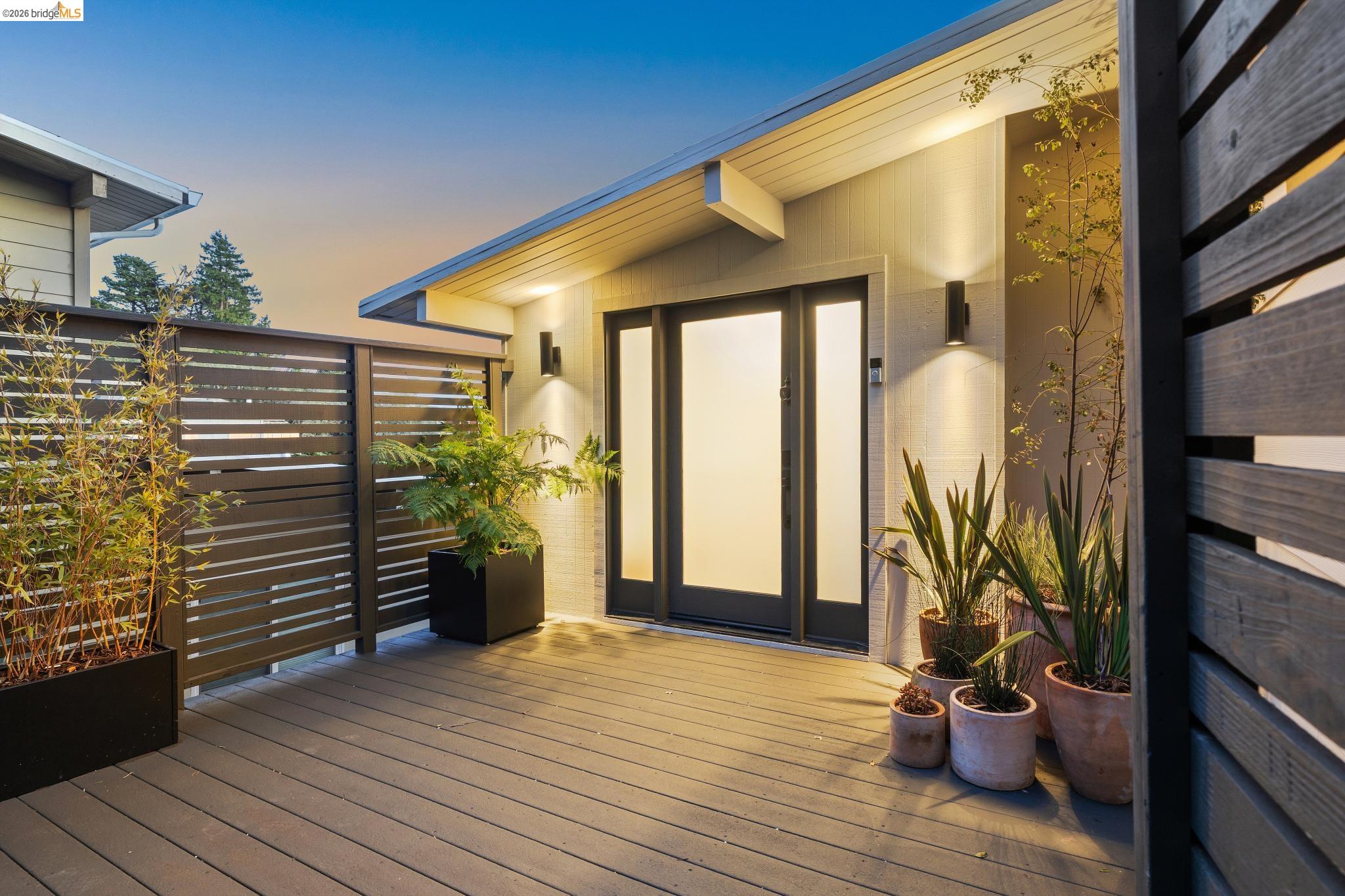 Detail Gallery Image 46 of 60 For 1925 Manzanita Dr, Oakland,  CA 94611 - 3 Beds | 2/1 Baths