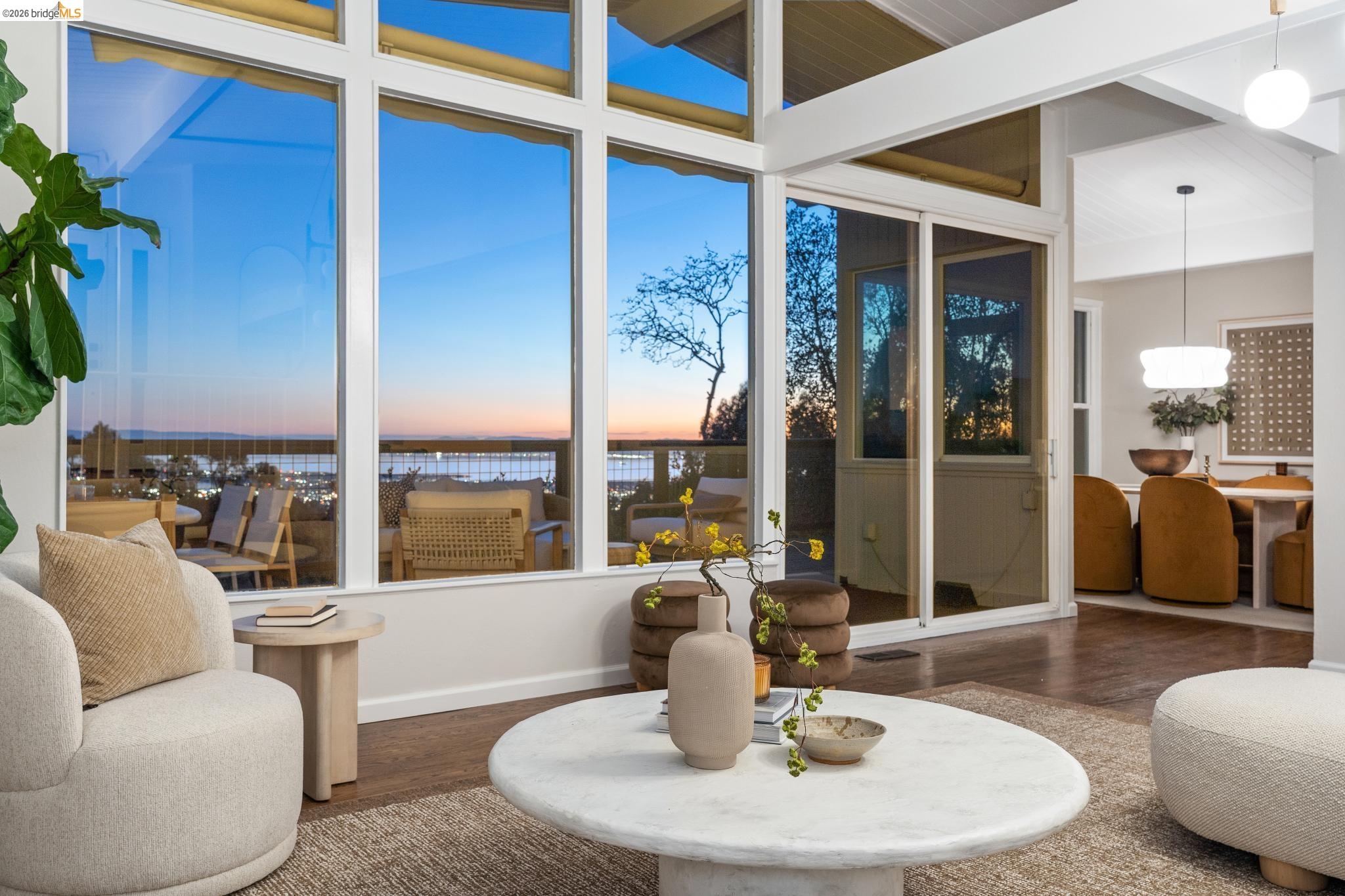 Detail Gallery Image 49 of 60 For 1925 Manzanita Dr, Oakland,  CA 94611 - 3 Beds | 2/1 Baths