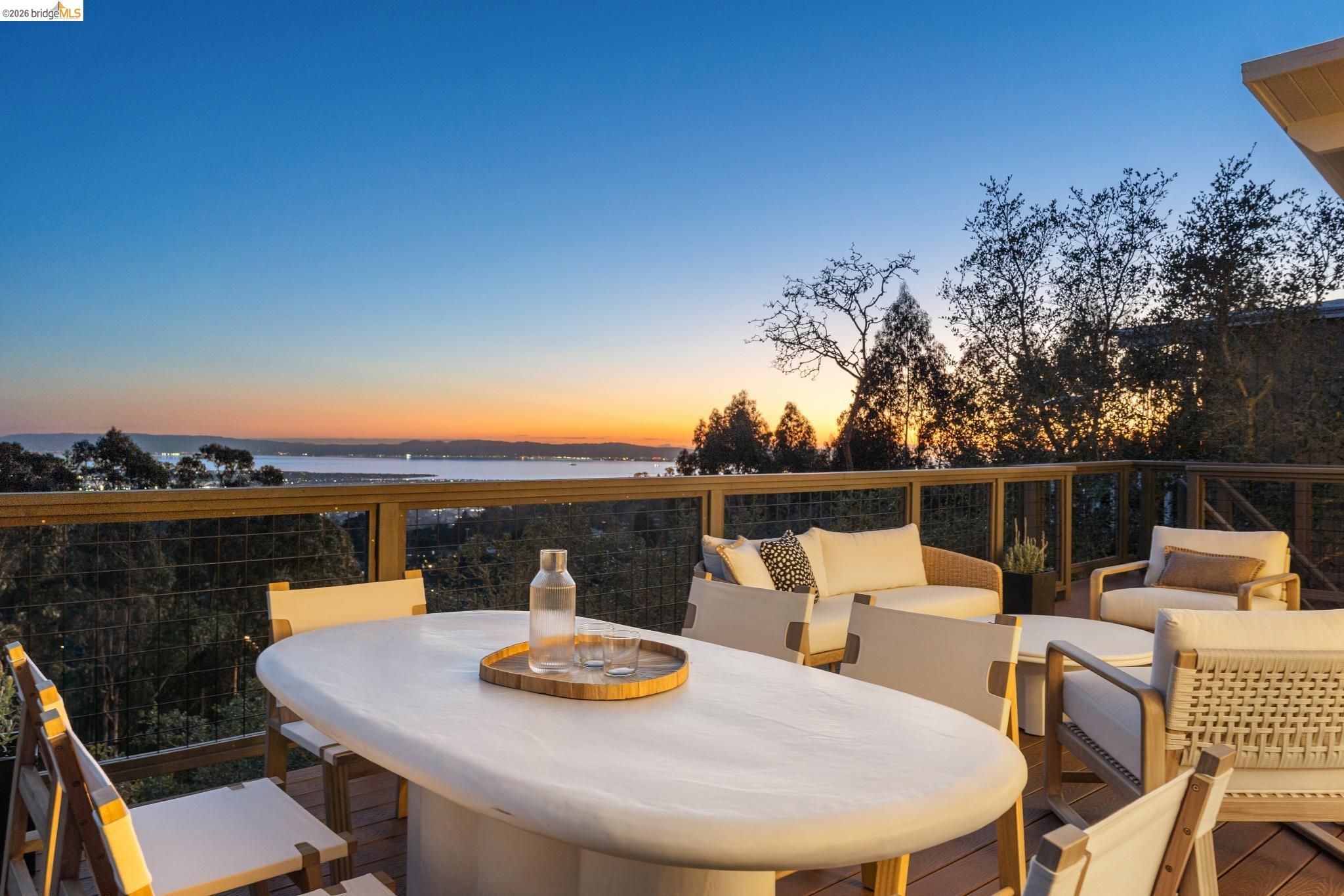 Detail Gallery Image 51 of 60 For 1925 Manzanita Dr, Oakland,  CA 94611 - 3 Beds | 2/1 Baths