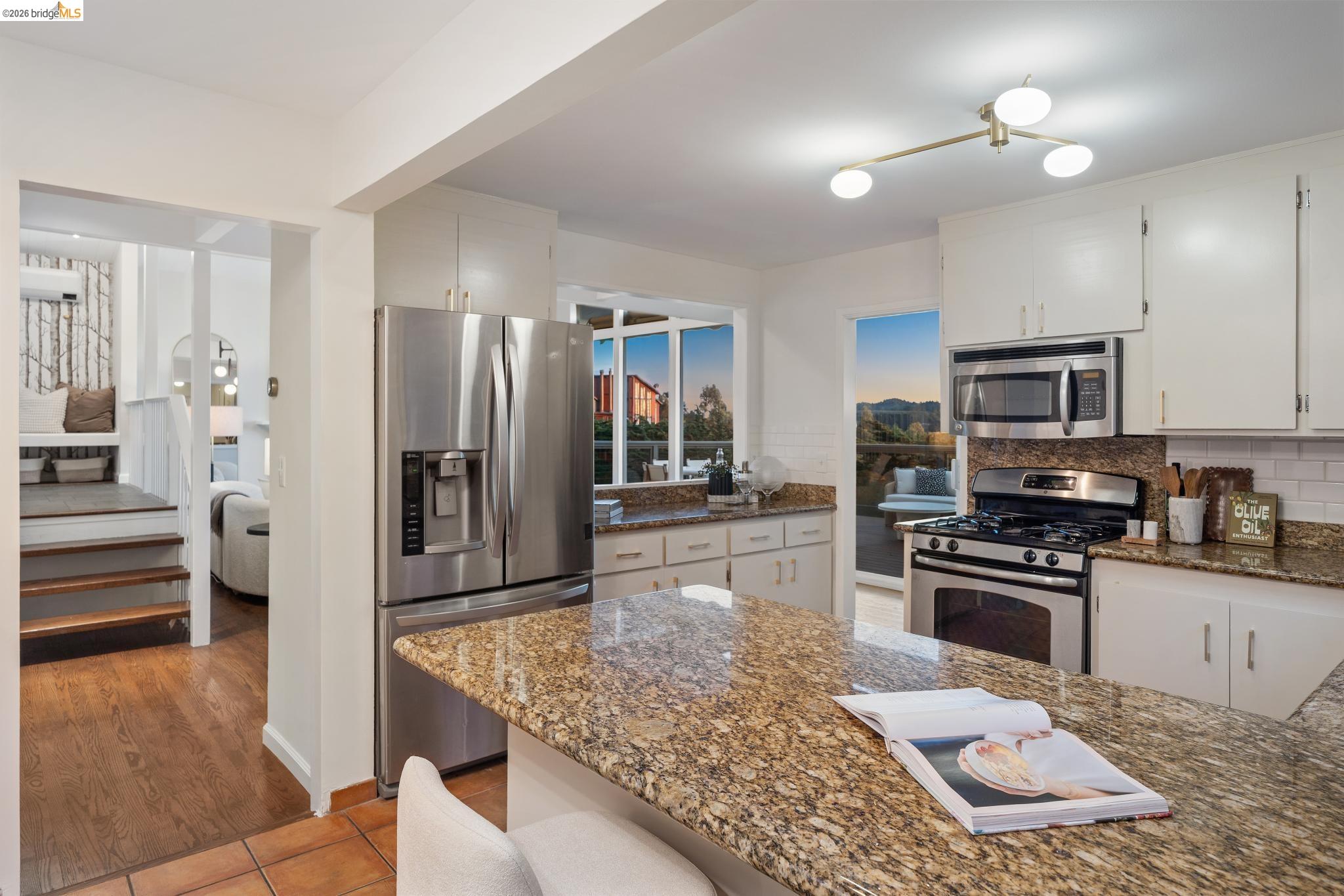 Detail Gallery Image 54 of 60 For 1925 Manzanita Dr, Oakland,  CA 94611 - 3 Beds | 2/1 Baths