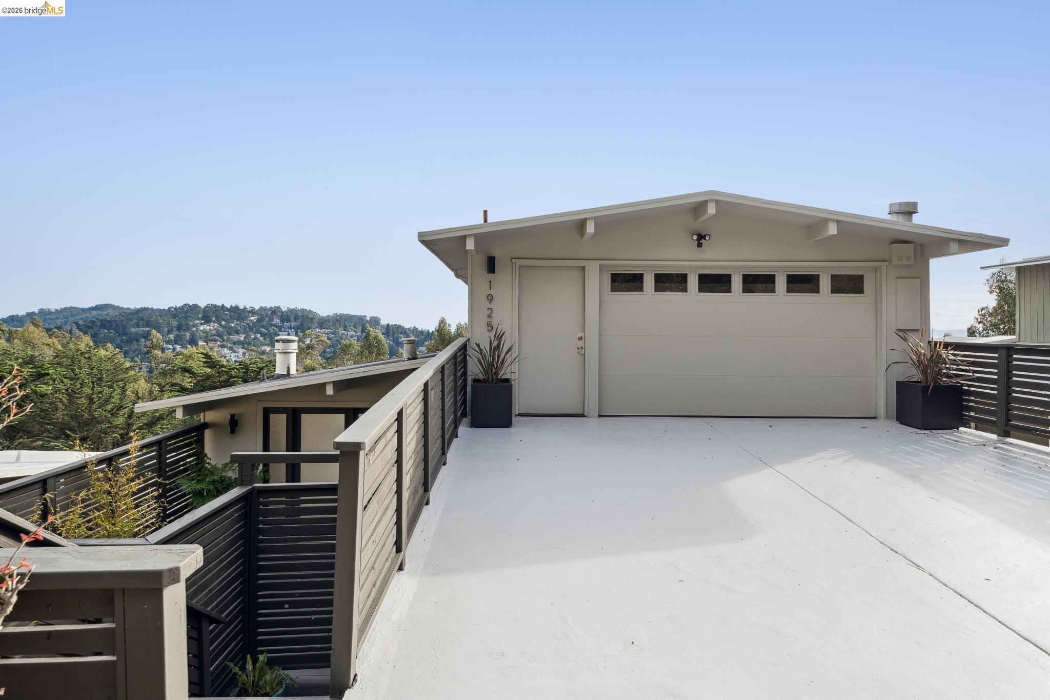 Detail Gallery Image 59 of 60 For 1925 Manzanita Dr, Oakland,  CA 94611 - 3 Beds | 2/1 Baths