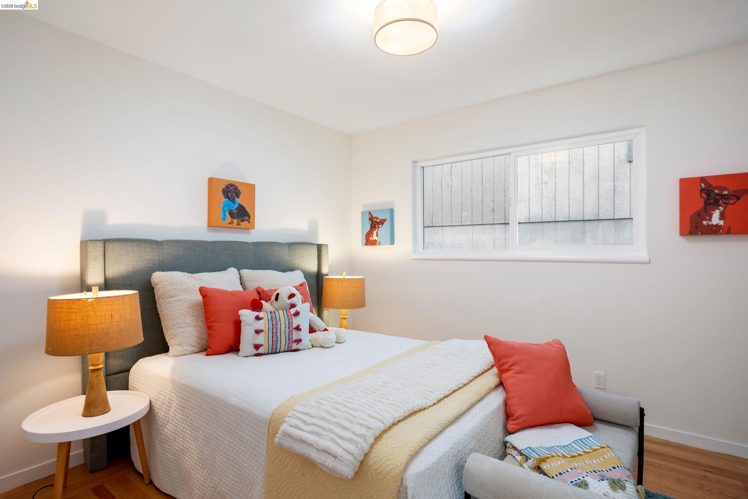 Detail Gallery Image 13 of 44 For 22 Rydal Ct, Oakland,  CA 94611 - 4 Beds | 3 Baths