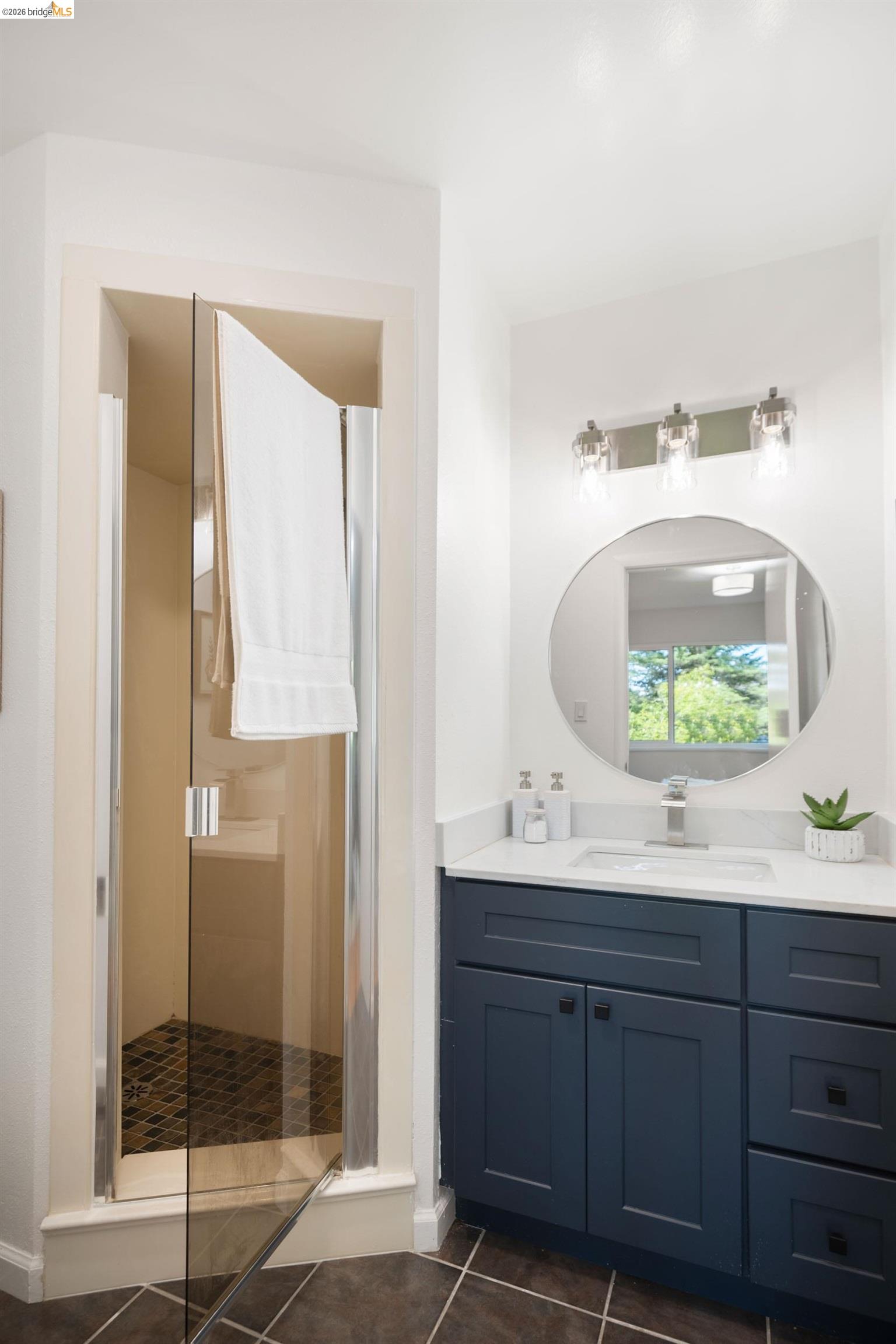 Detail Gallery Image 17 of 44 For 22 Rydal Ct, Oakland,  CA 94611 - 4 Beds | 3 Baths