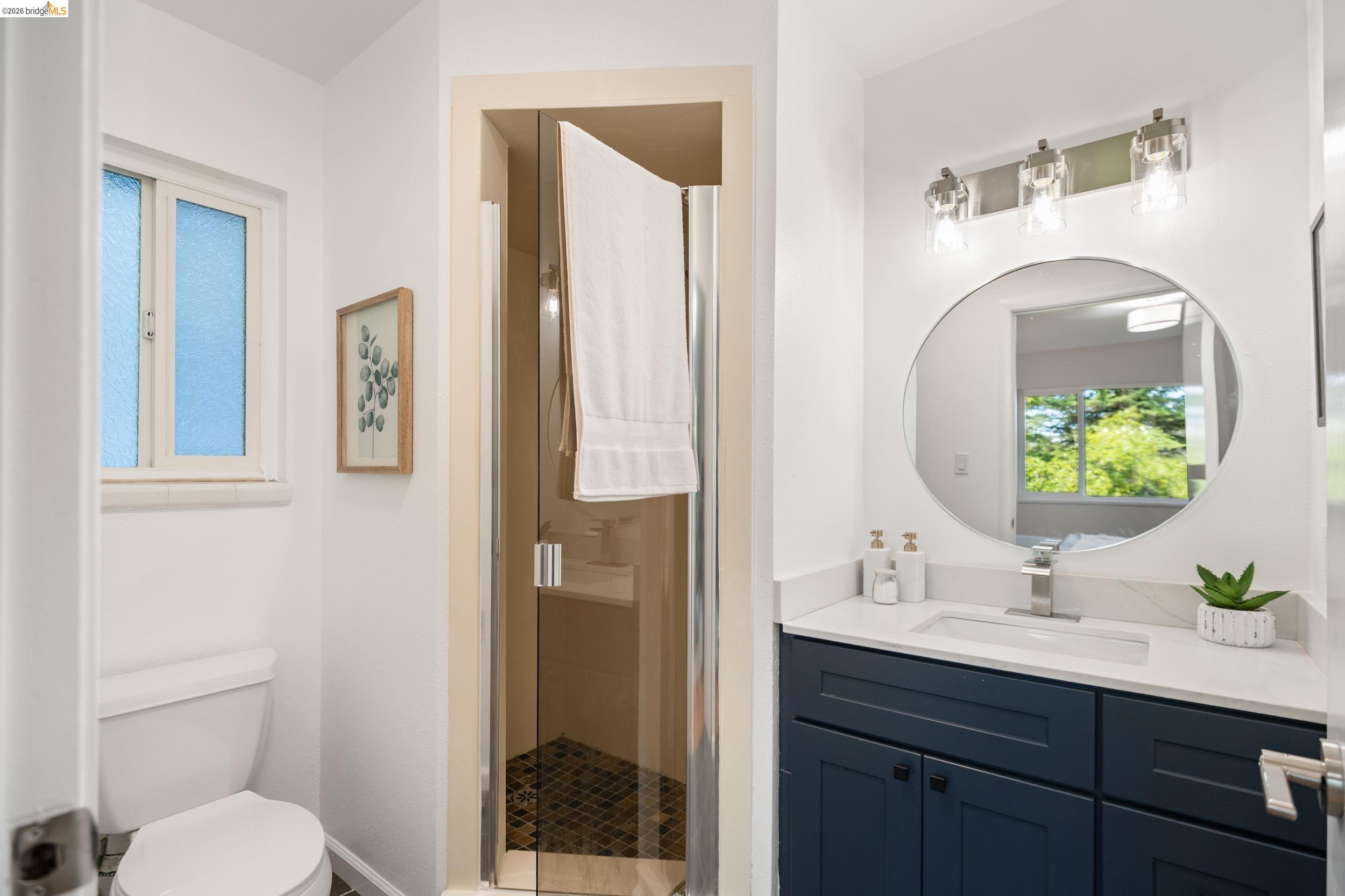 Detail Gallery Image 18 of 44 For 22 Rydal Ct, Oakland,  CA 94611 - 4 Beds | 3 Baths