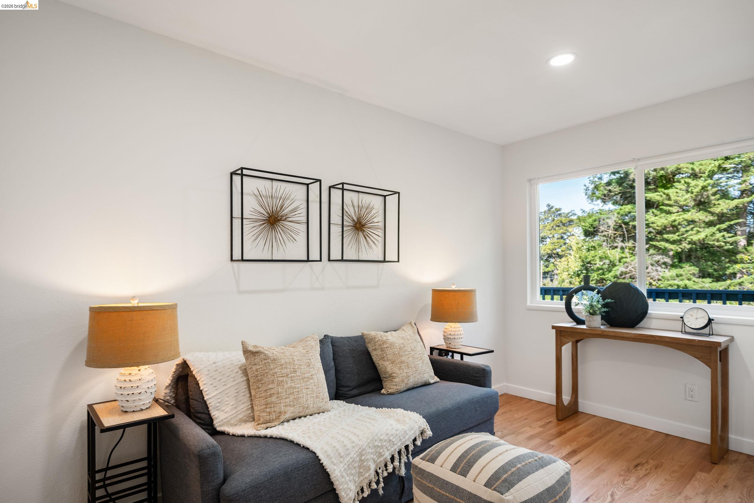 Detail Gallery Image 19 of 44 For 22 Rydal Ct, Oakland,  CA 94611 - 4 Beds | 3 Baths