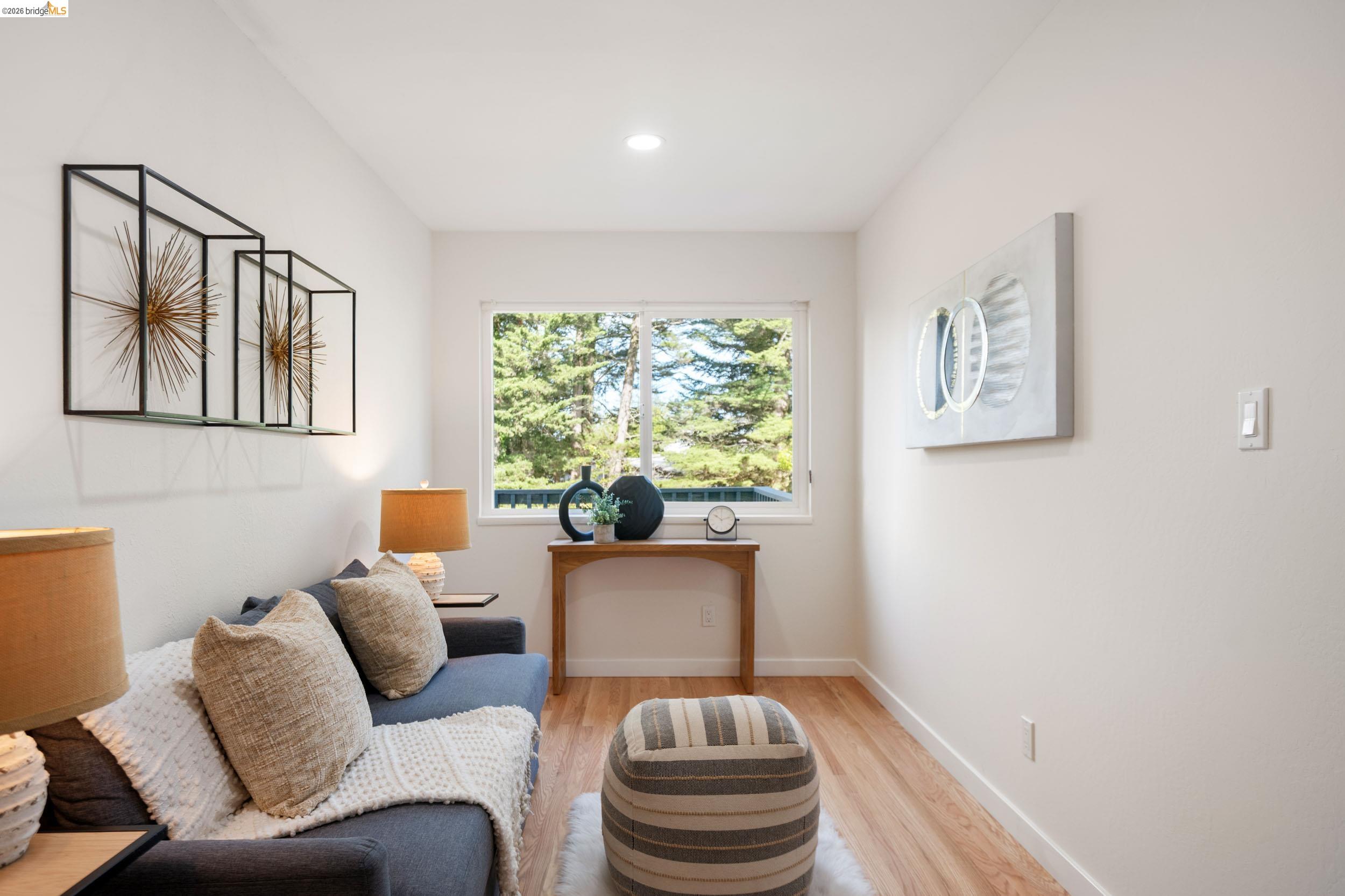 Detail Gallery Image 20 of 44 For 22 Rydal Ct, Oakland,  CA 94611 - 4 Beds | 3 Baths