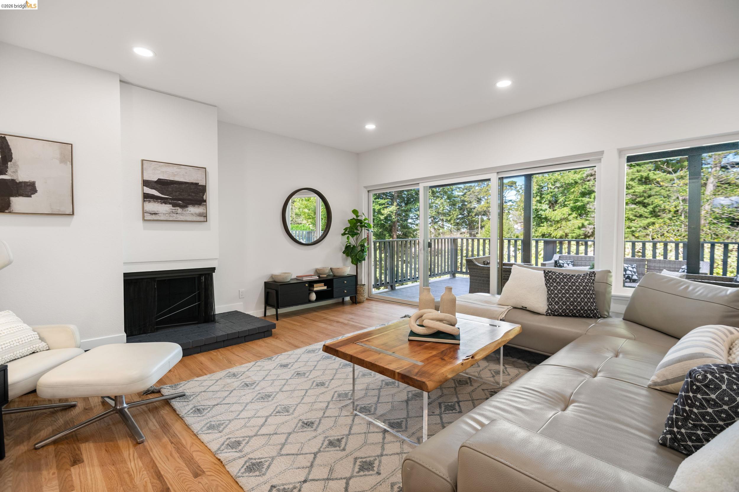 Detail Gallery Image 31 of 44 For 22 Rydal Ct, Oakland,  CA 94611 - 4 Beds | 3 Baths