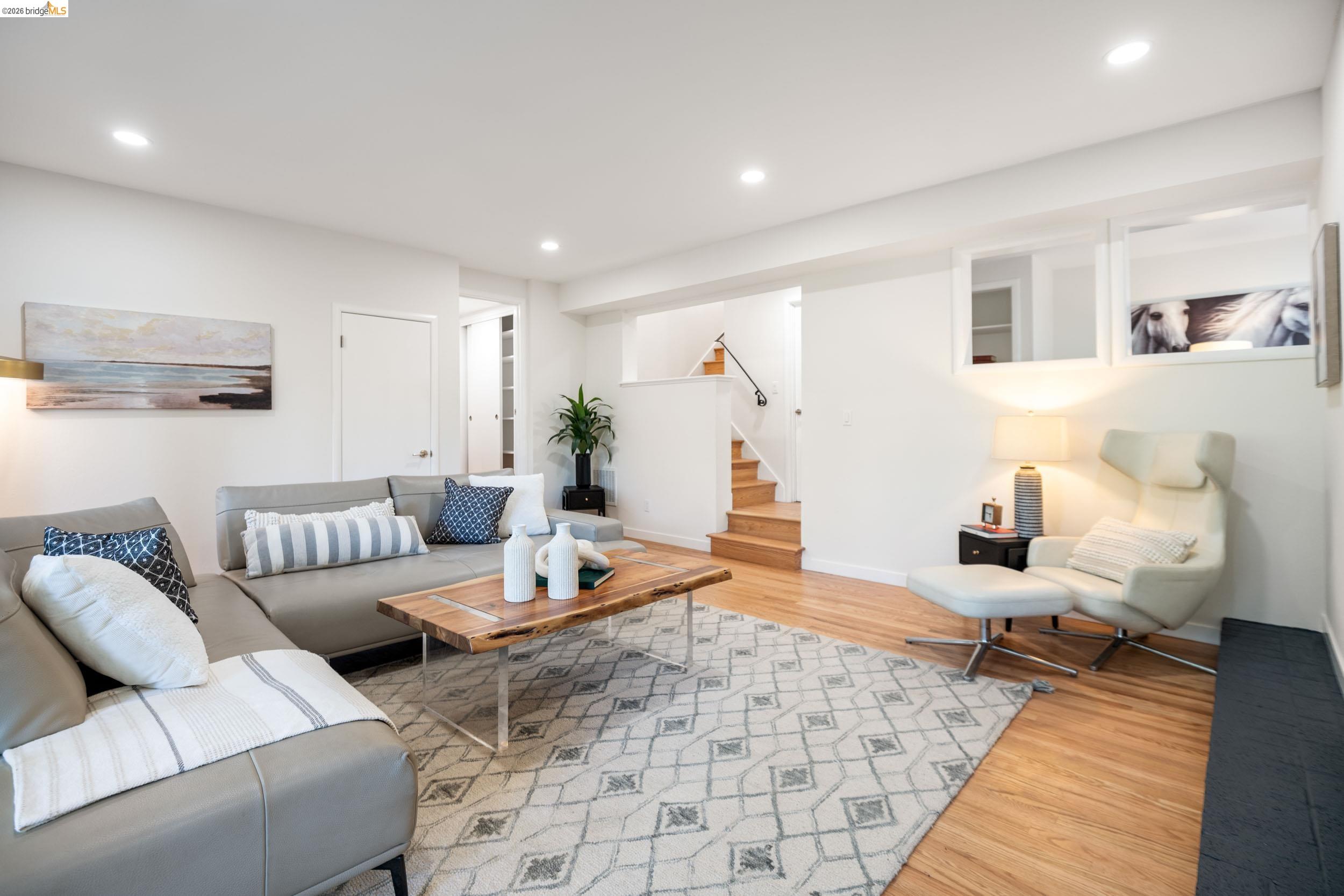 Detail Gallery Image 32 of 44 For 22 Rydal Ct, Oakland,  CA 94611 - 4 Beds | 3 Baths