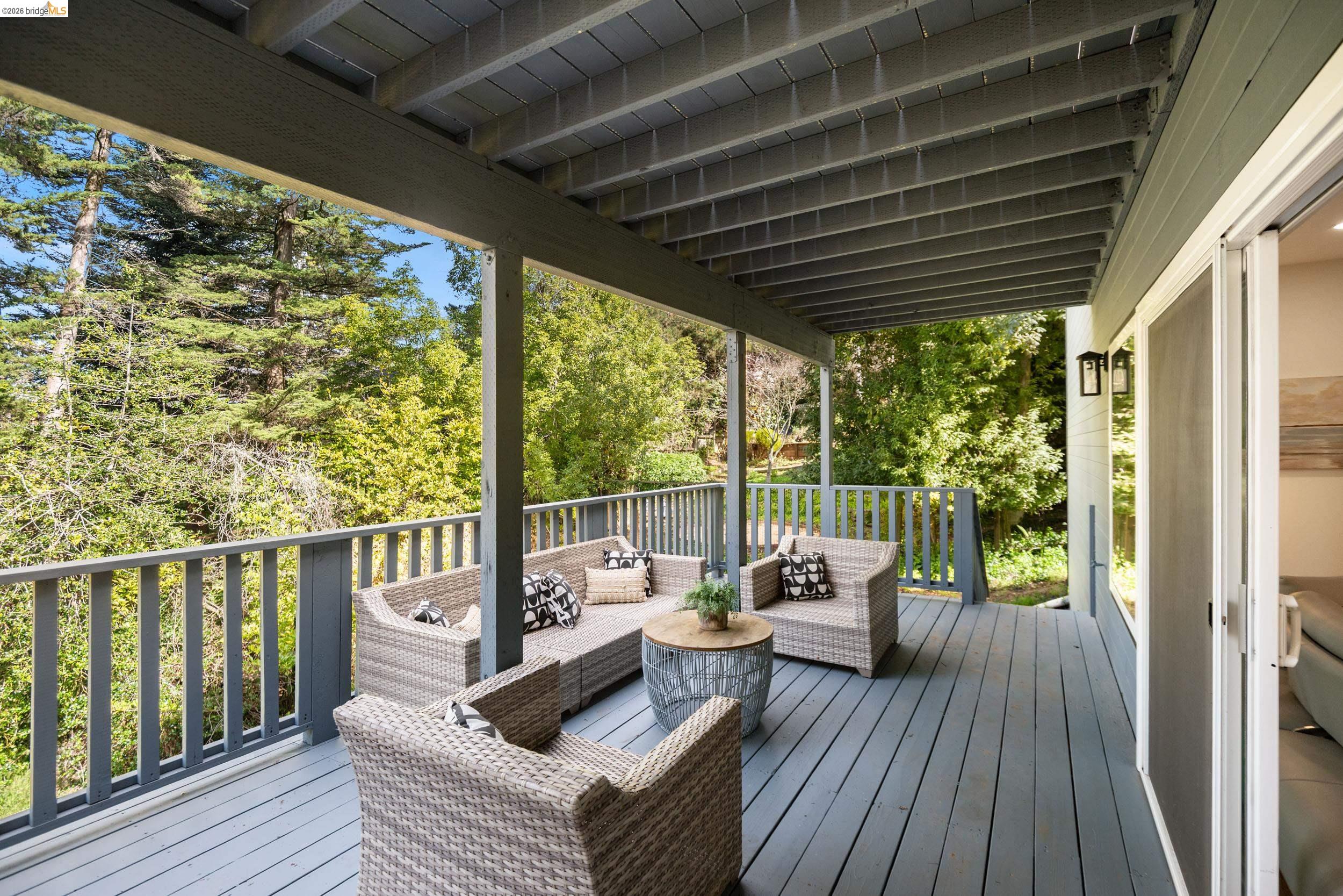 Detail Gallery Image 34 of 44 For 22 Rydal Ct, Oakland,  CA 94611 - 4 Beds | 3 Baths