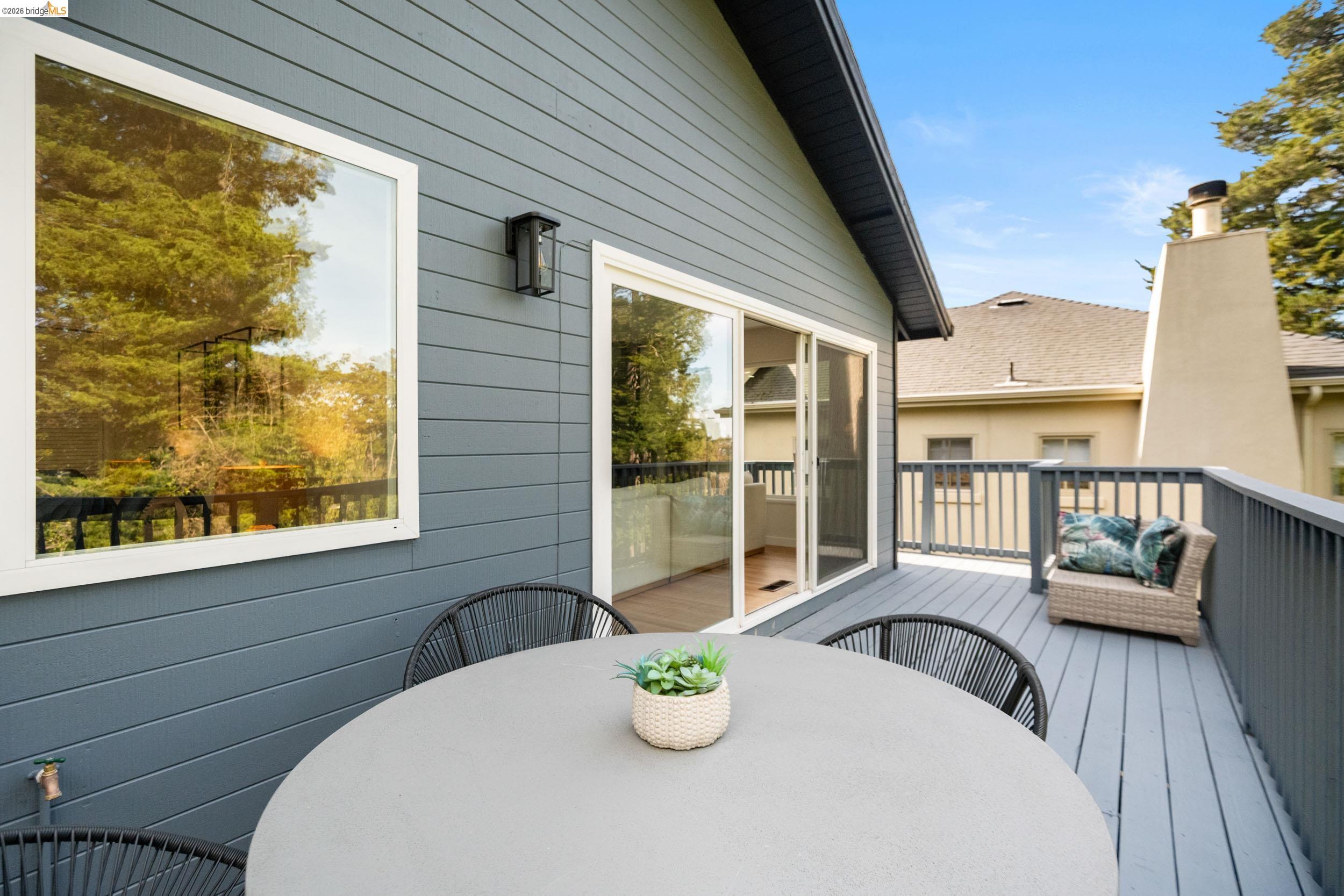 Detail Gallery Image 37 of 44 For 22 Rydal Ct, Oakland,  CA 94611 - 4 Beds | 3 Baths