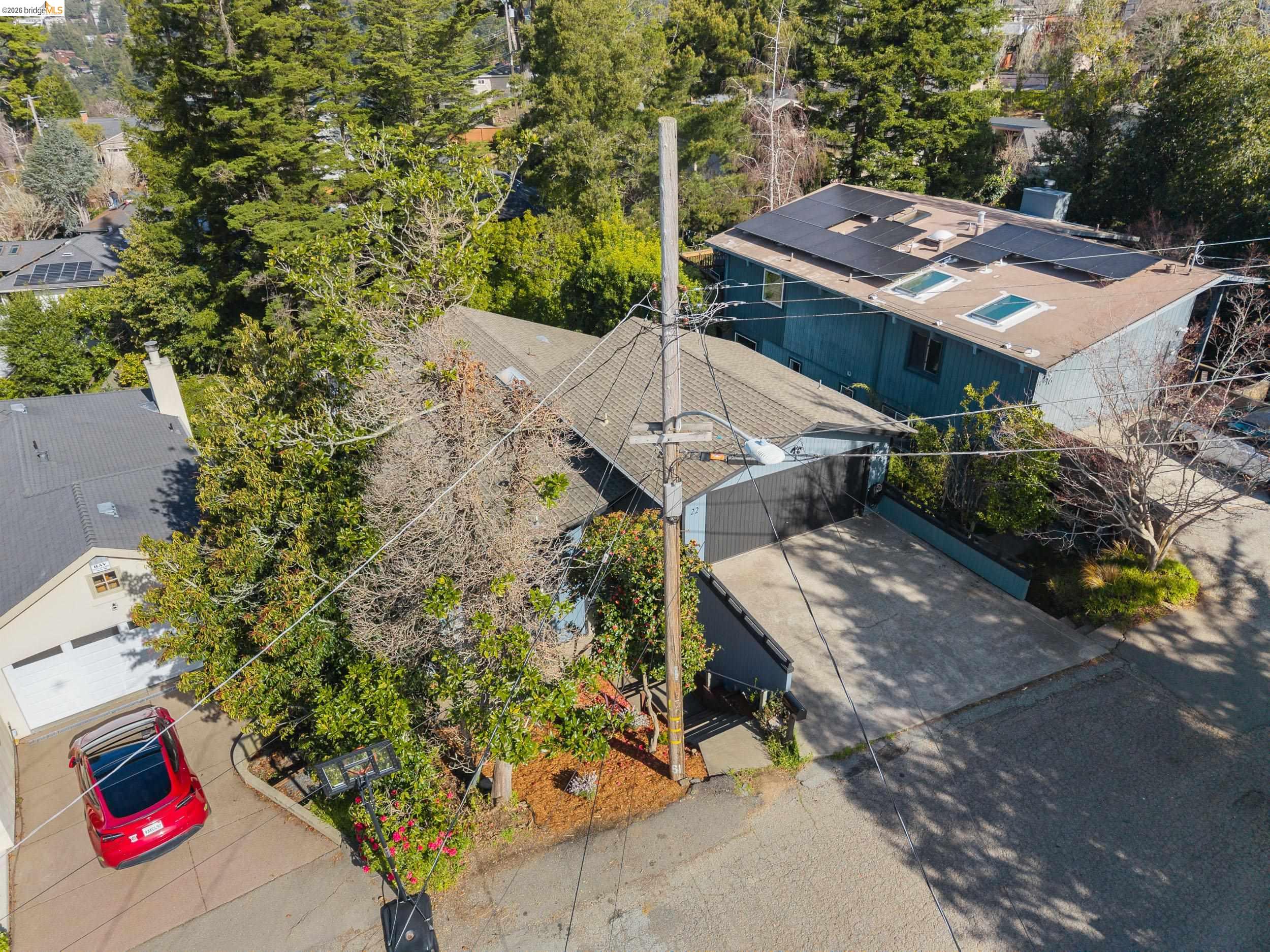 Detail Gallery Image 39 of 44 For 22 Rydal Ct, Oakland,  CA 94611 - 4 Beds | 3 Baths