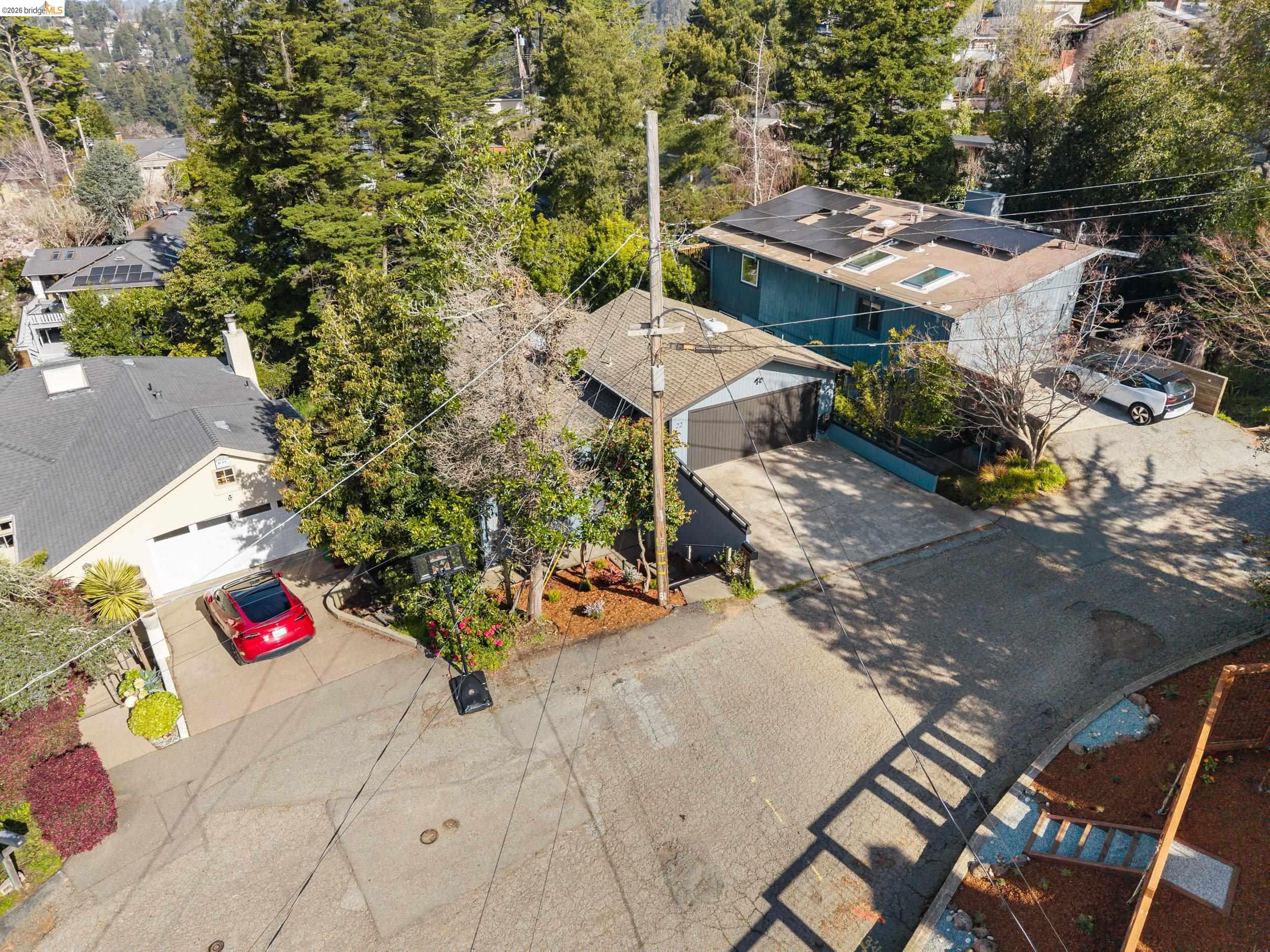 Detail Gallery Image 40 of 44 For 22 Rydal Ct, Oakland,  CA 94611 - 4 Beds | 3 Baths