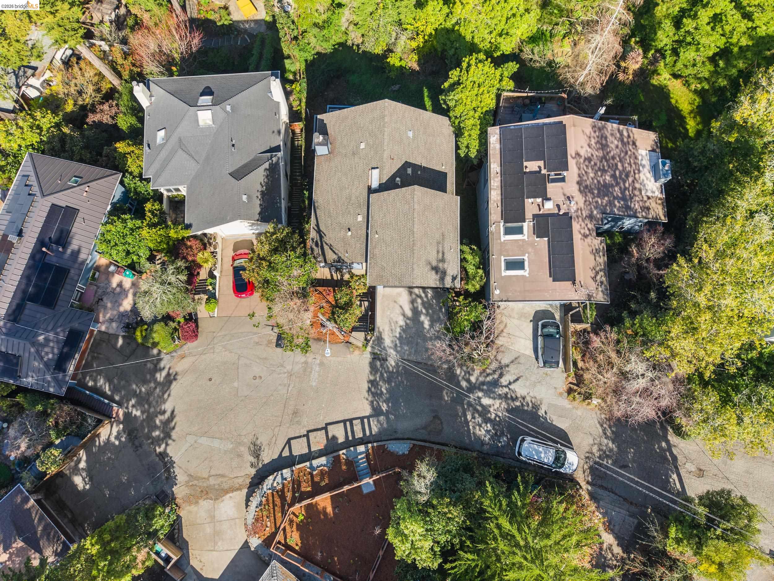 Detail Gallery Image 41 of 44 For 22 Rydal Ct, Oakland,  CA 94611 - 4 Beds | 3 Baths