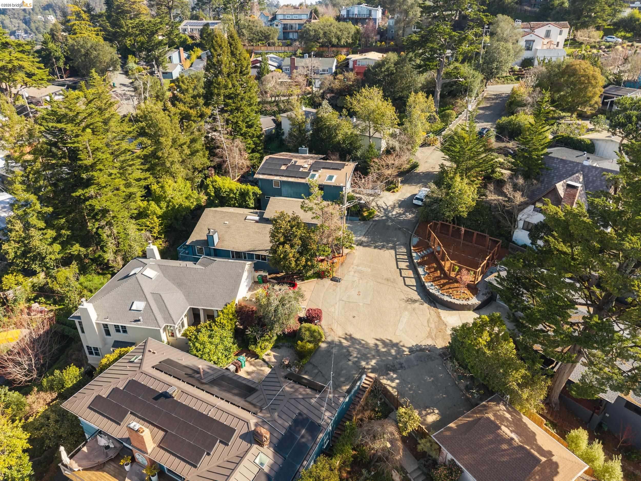 Detail Gallery Image 42 of 44 For 22 Rydal Ct, Oakland,  CA 94611 - 4 Beds | 3 Baths