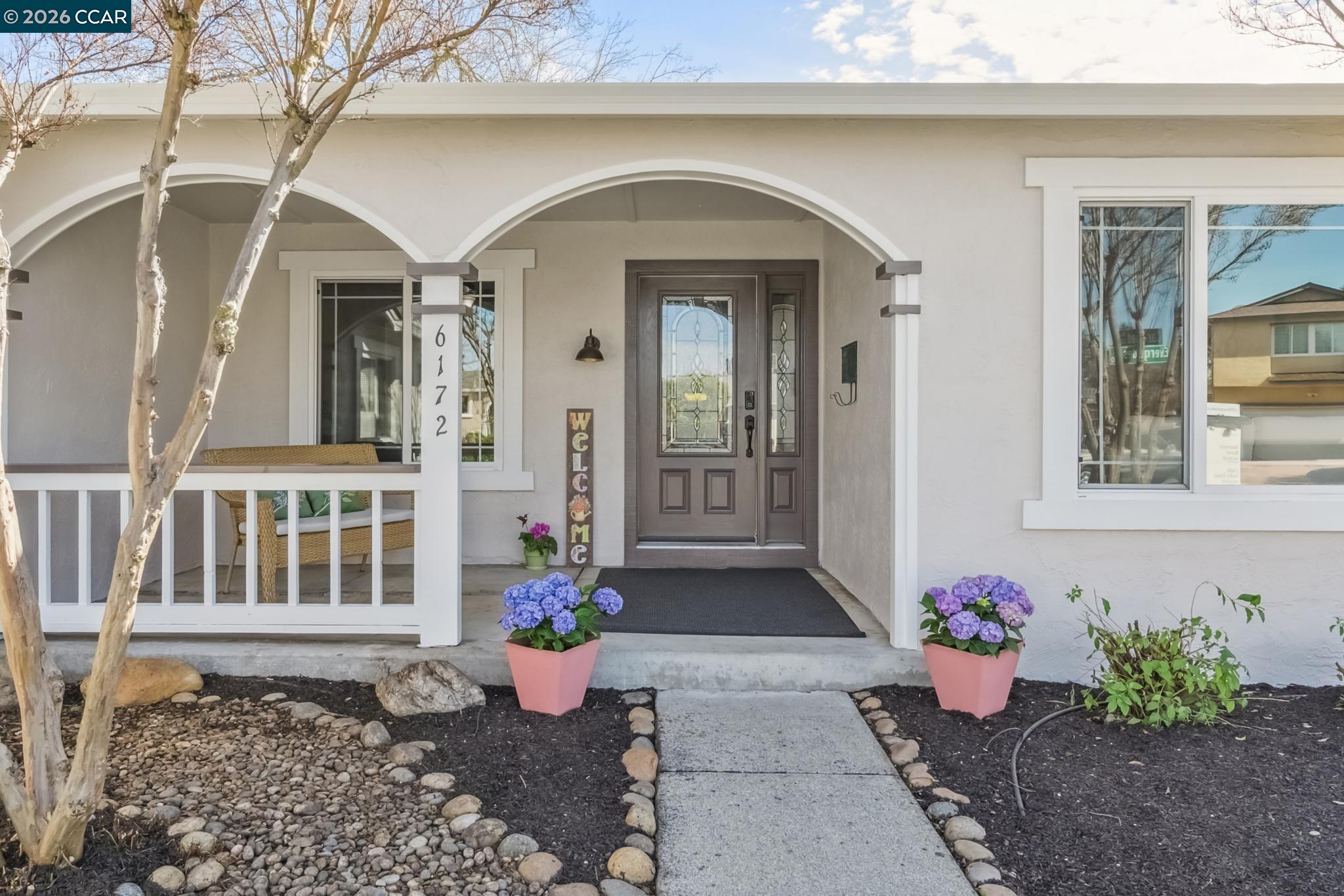 Detail Gallery Image 4 of 54 For 6172 Everglades Ct, Pleasanton,  CA 94588 - 4 Beds | 2 Baths