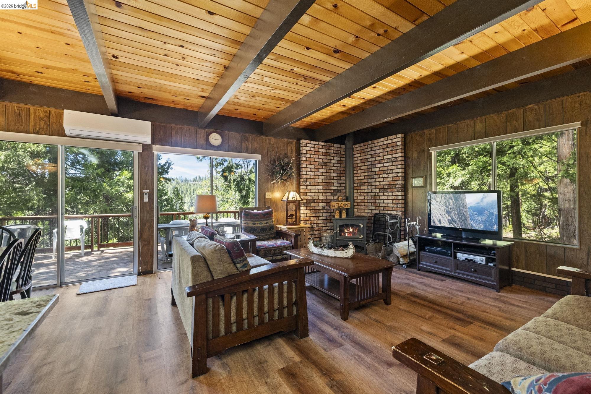 Detail Gallery Image 2 of 29 For 27086 Summerhill Drive, Strawberry,  CA 95375 - 3 Beds | 2/1 Baths