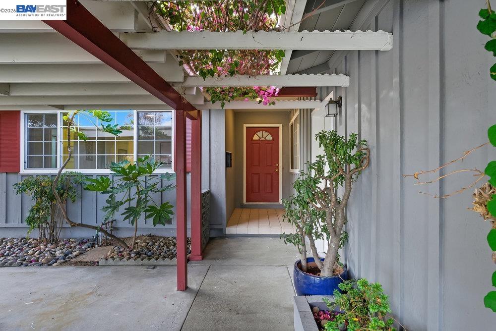 Detail Gallery Image 2 of 26 For 974 Pocatello Ave, Sunnyvale,  CA 94087 - 3 Beds | 2 Baths