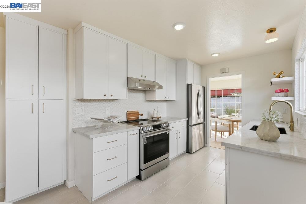 Detail Gallery Image 7 of 26 For 974 Pocatello Ave, Sunnyvale,  CA 94087 - 3 Beds | 2 Baths