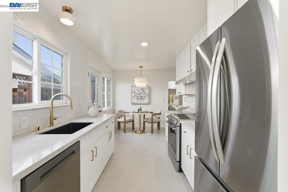 Detail Gallery Image 8 of 26 For 974 Pocatello Ave, Sunnyvale,  CA 94087 - 3 Beds | 2 Baths