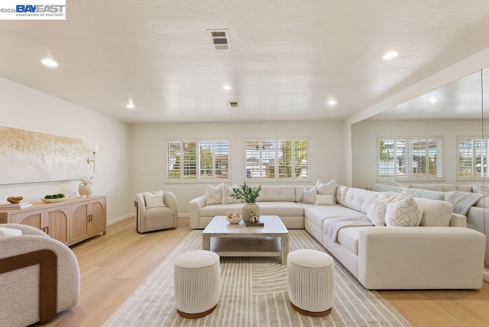 Detail Gallery Image 10 of 26 For 974 Pocatello Ave, Sunnyvale,  CA 94087 - 3 Beds | 2 Baths