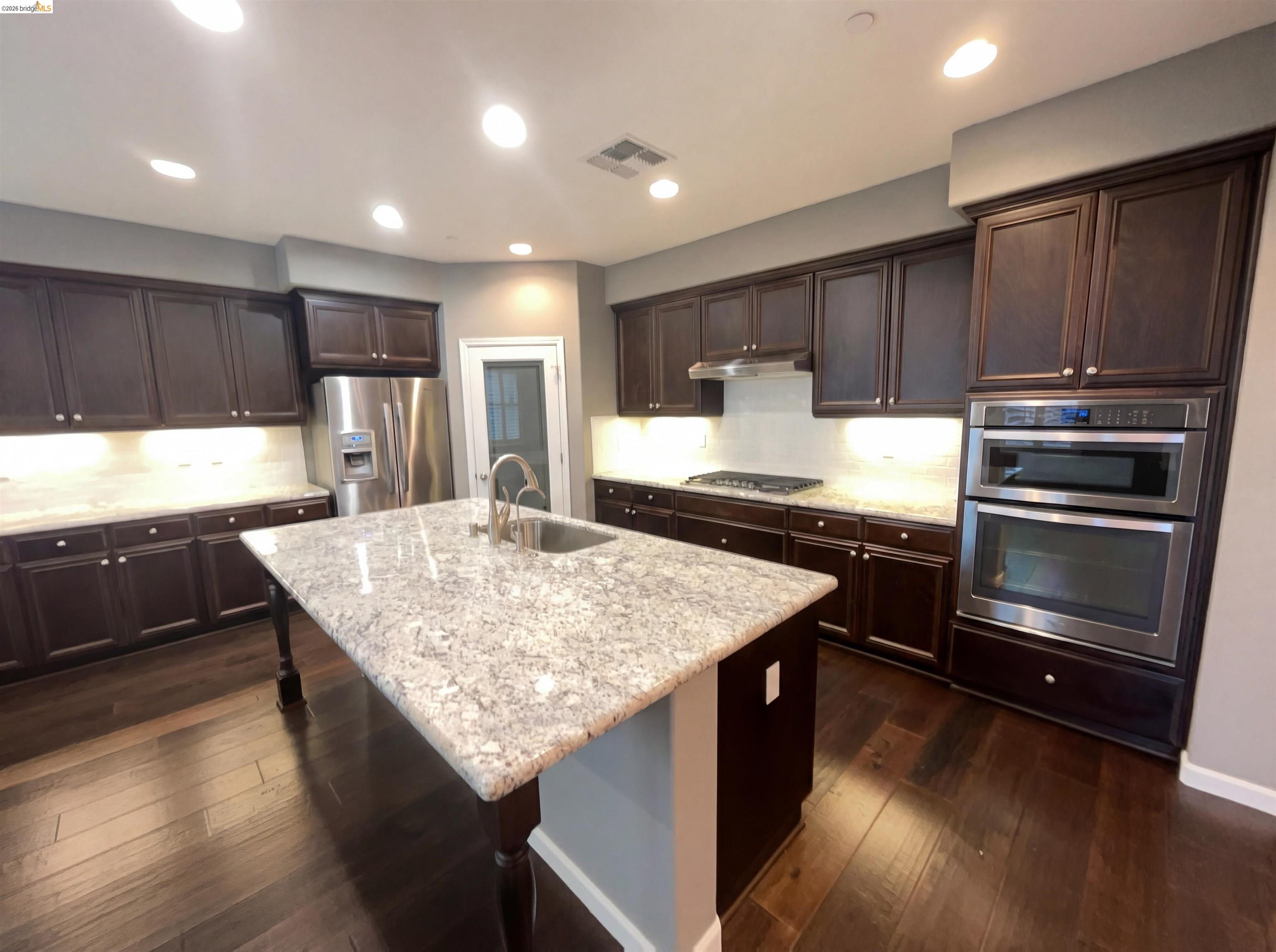 Detail Gallery Image 2 of 29 For 8581 Pinehollow Cir, Discovery Bay,  CA 94505 - 5 Beds | 3 Baths