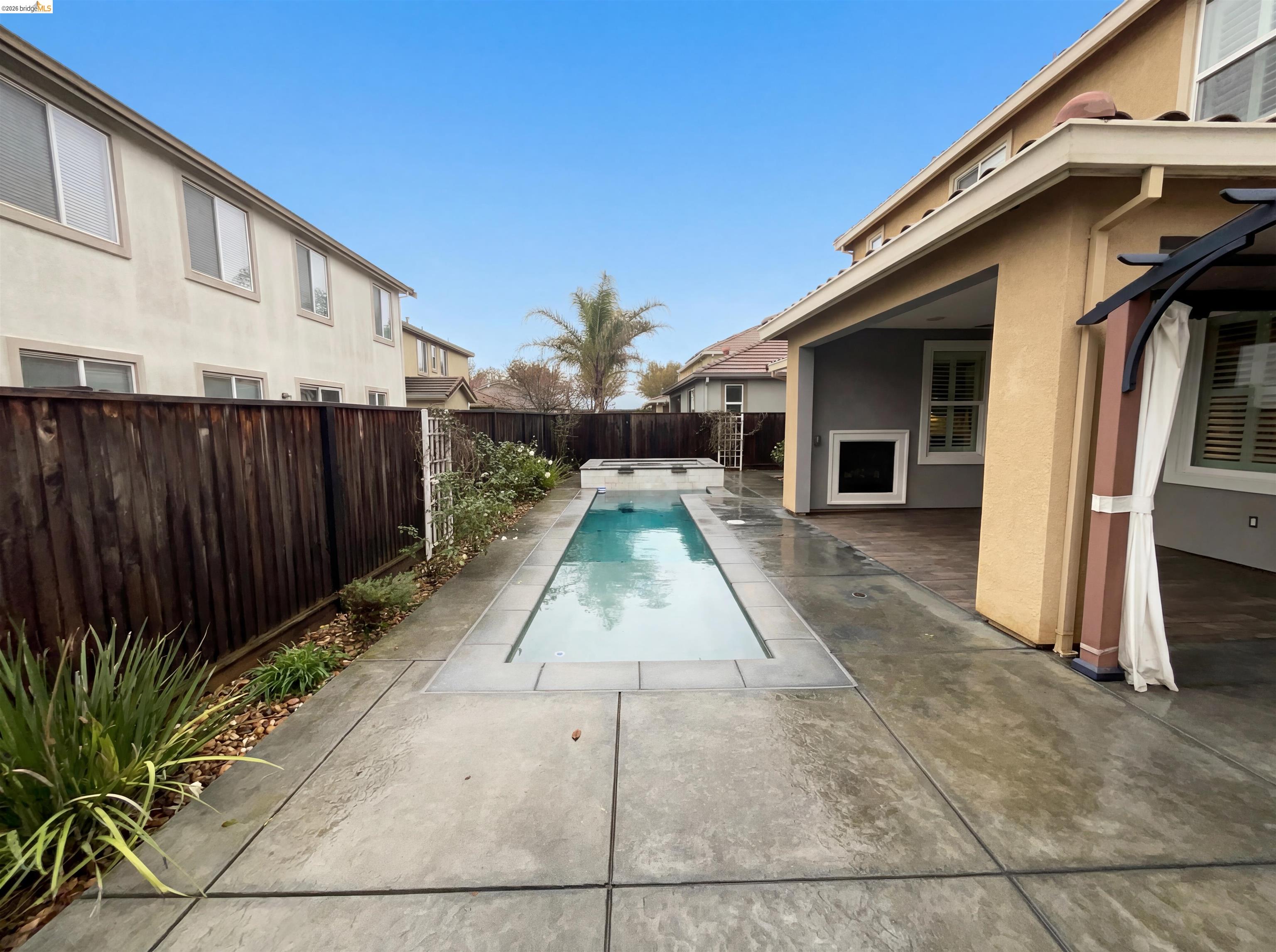 Detail Gallery Image 15 of 29 For 8581 Pinehollow Cir, Discovery Bay,  CA 94505 - 5 Beds | 3 Baths