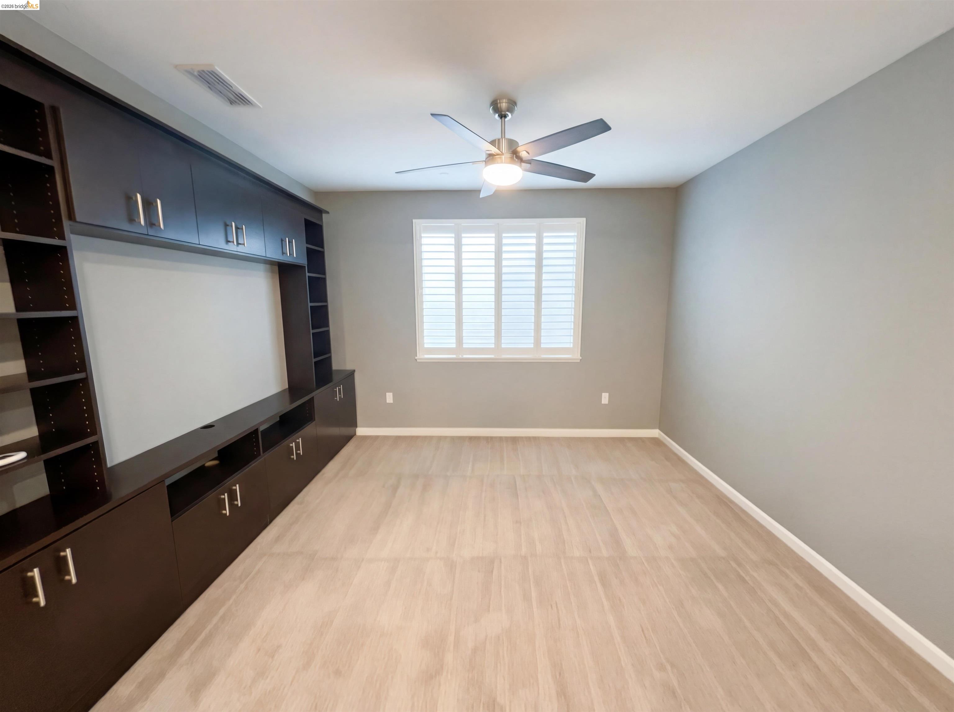 Detail Gallery Image 18 of 29 For 8581 Pinehollow Cir, Discovery Bay,  CA 94505 - 5 Beds | 3 Baths