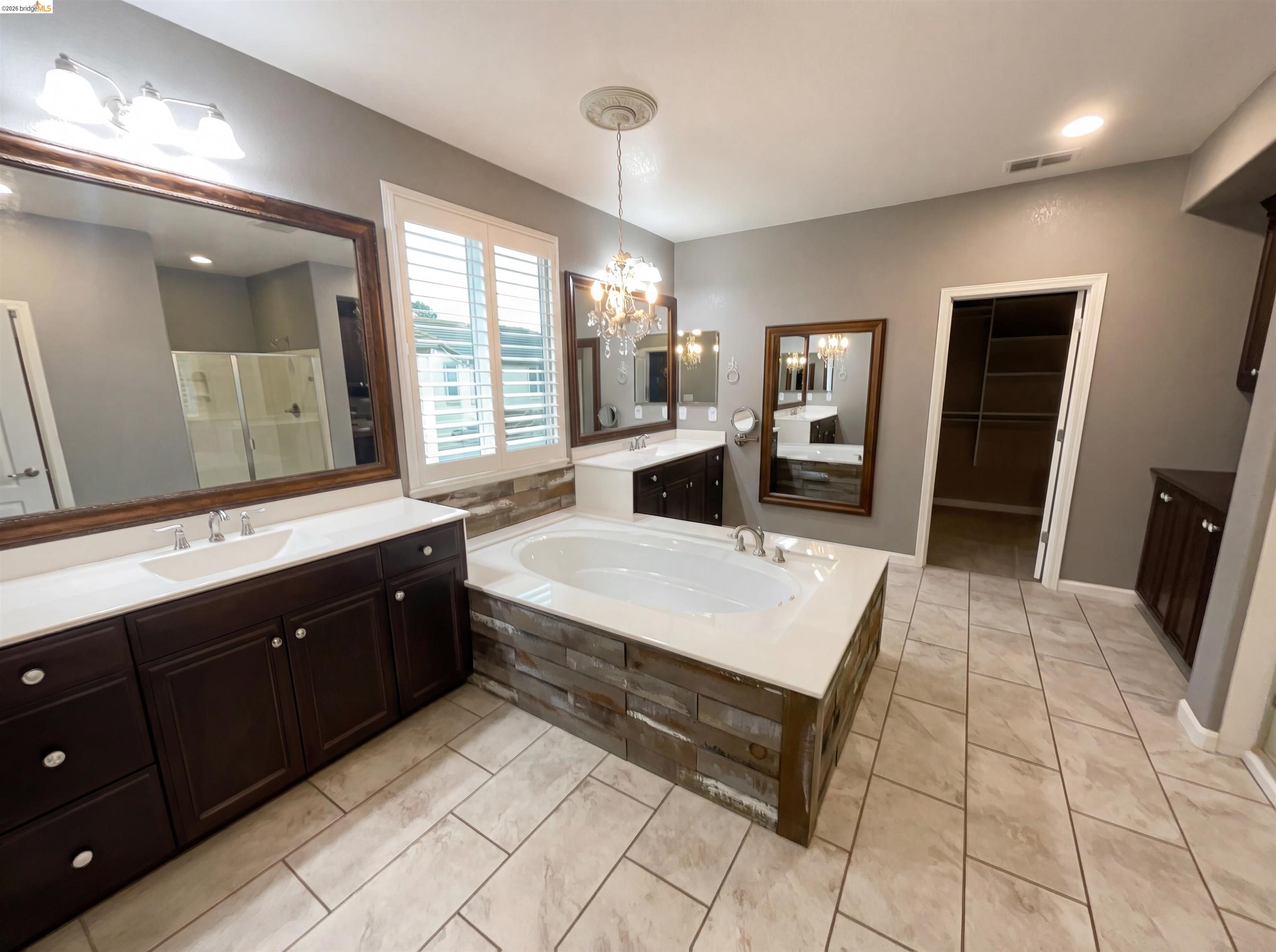 Detail Gallery Image 19 of 29 For 8581 Pinehollow Cir, Discovery Bay,  CA 94505 - 5 Beds | 3 Baths