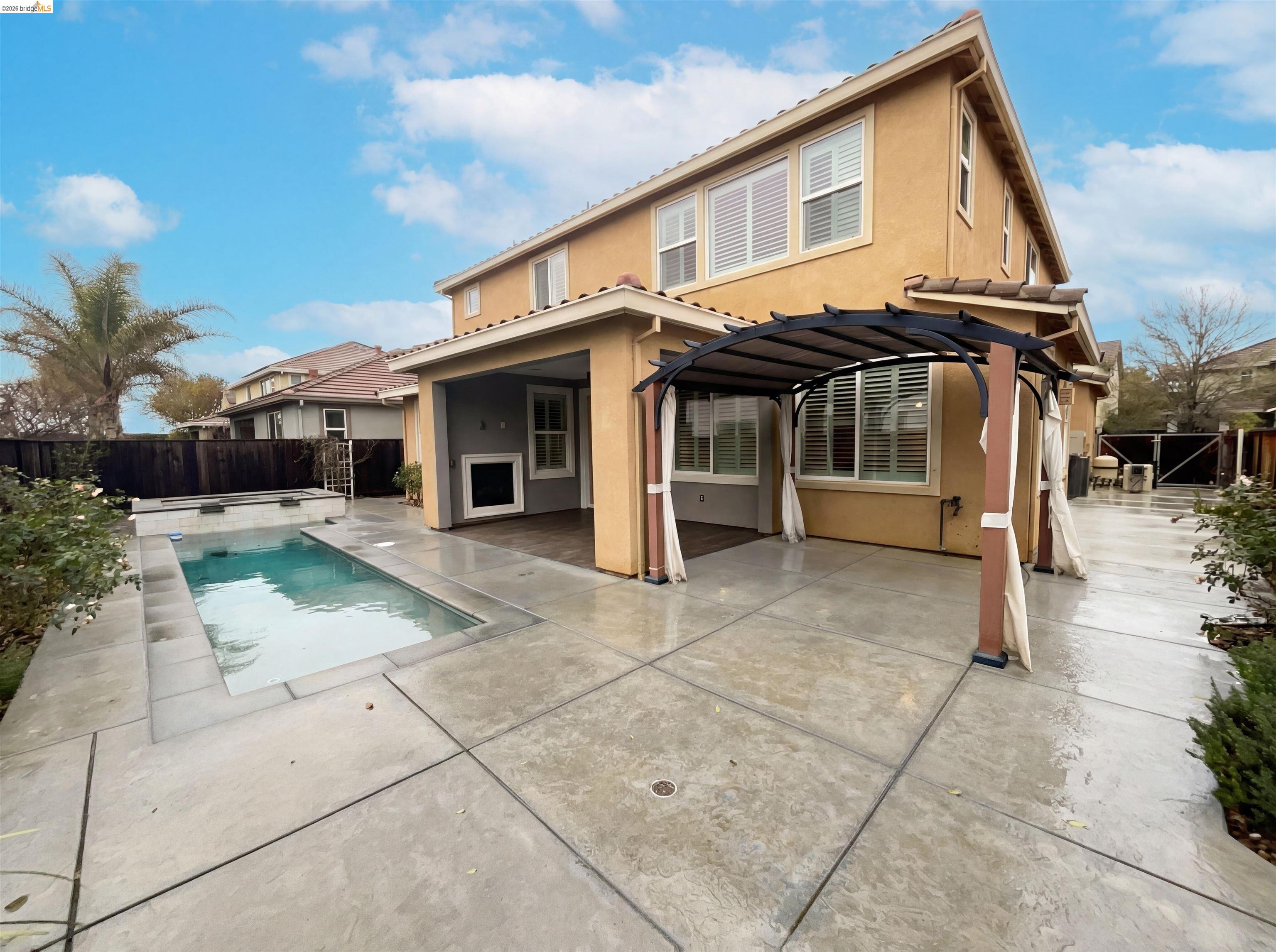 Detail Gallery Image 5 of 29 For 8581 Pinehollow Cir, Discovery Bay,  CA 94505 - 5 Beds | 3 Baths