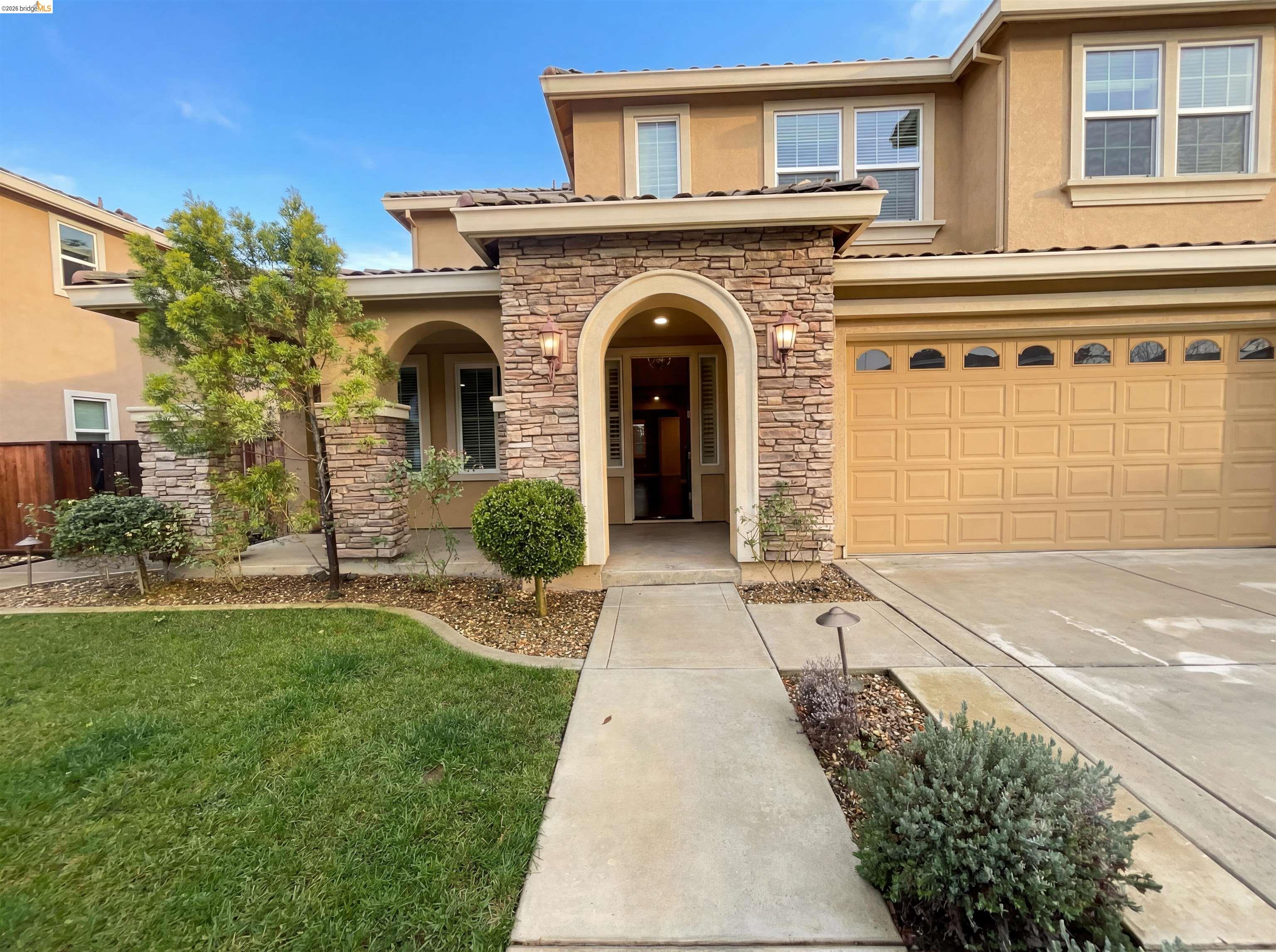 Detail Gallery Image 6 of 29 For 8581 Pinehollow Cir, Discovery Bay,  CA 94505 - 5 Beds | 3 Baths