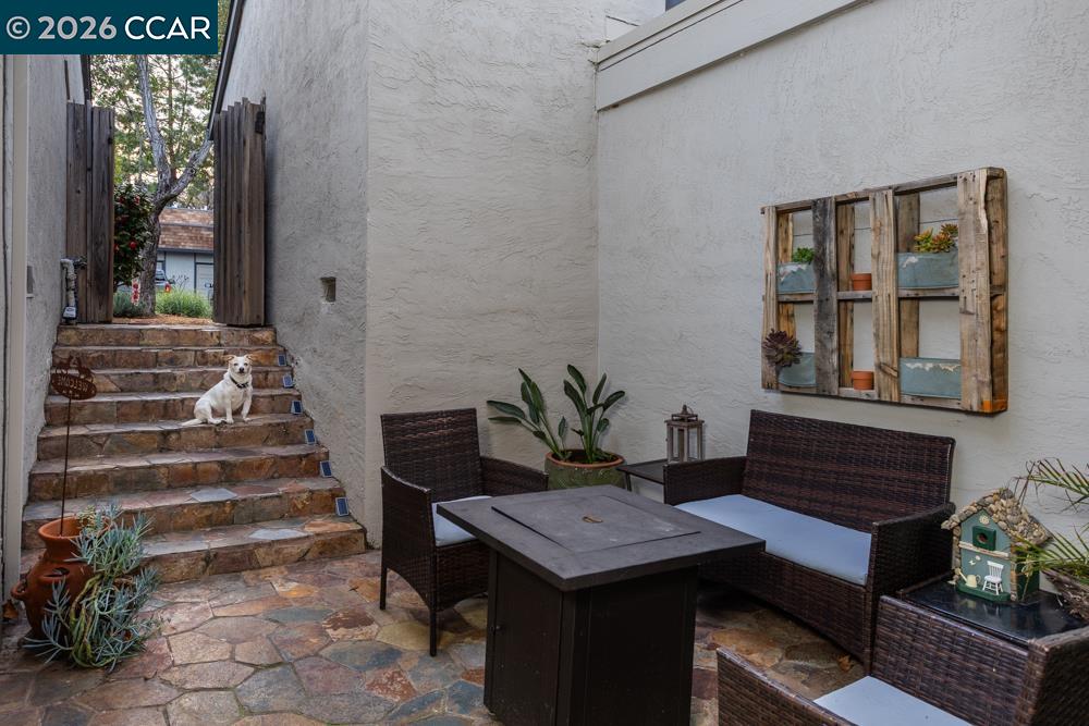 Detail Gallery Image 2 of 24 For 1762 Holland Cir, Walnut Creek,  CA 94597 - 2 Beds | 2/1 Baths