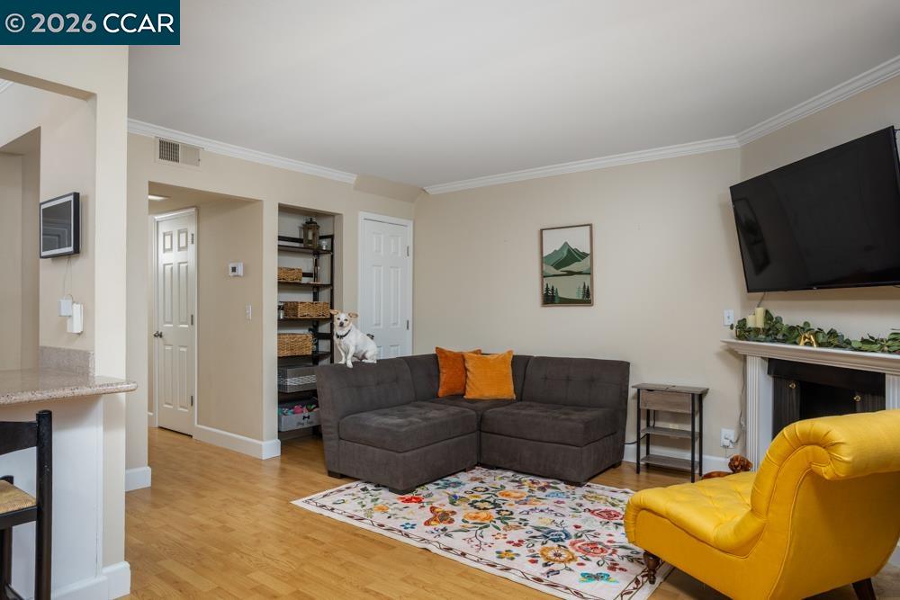 Detail Gallery Image 5 of 24 For 1762 Holland Cir, Walnut Creek,  CA 94597 - 2 Beds | 2/1 Baths